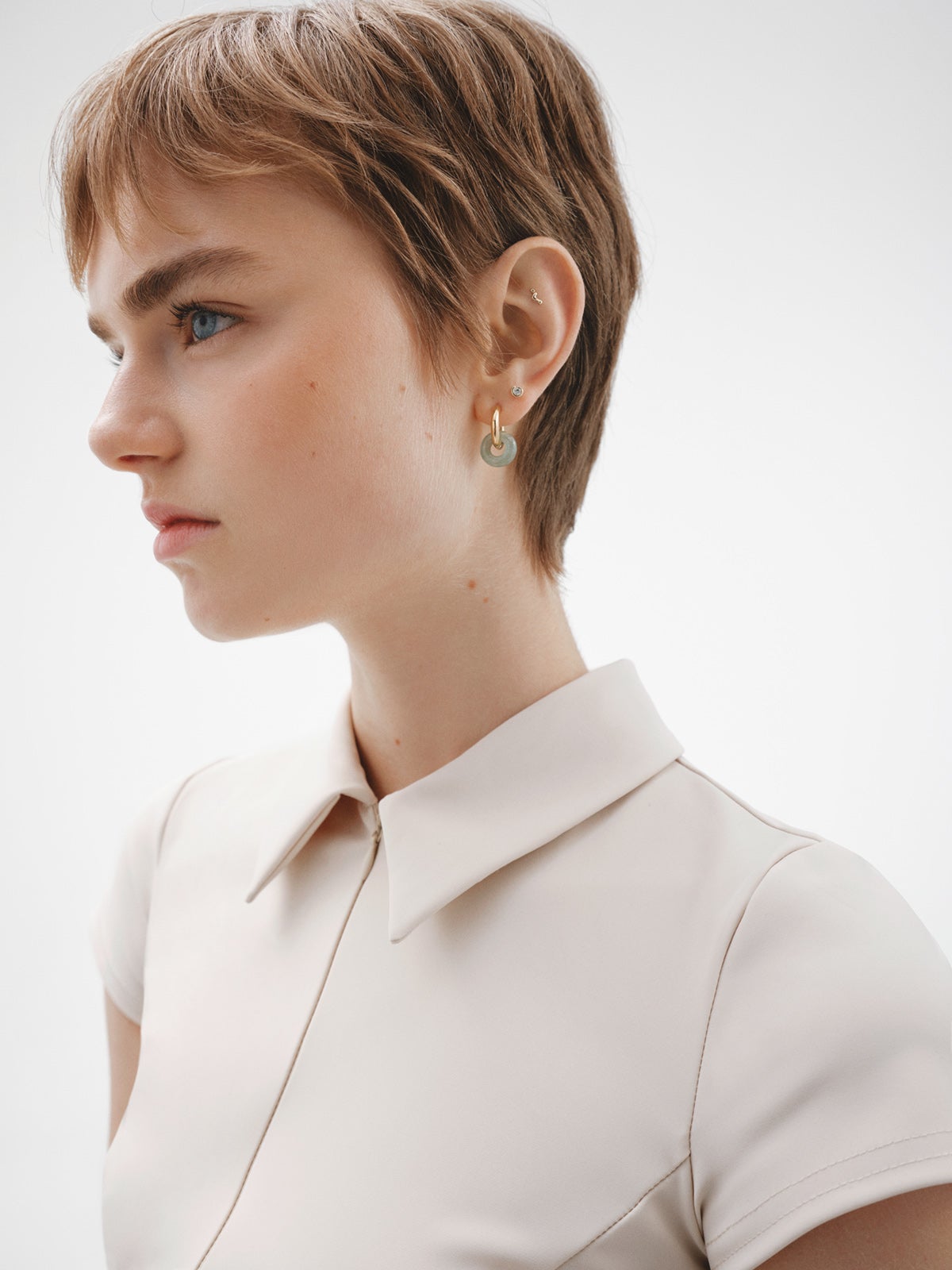 Small hoop earrings made of 925 silver bathed in 18K yellow gold with green aventurine