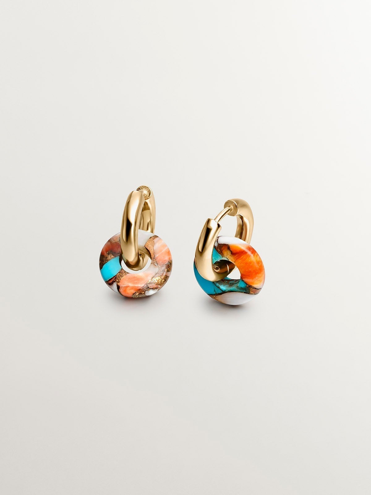 Medium hoop earrings made of 925 silver plated in 18K yellow gold with multicolored turquoise