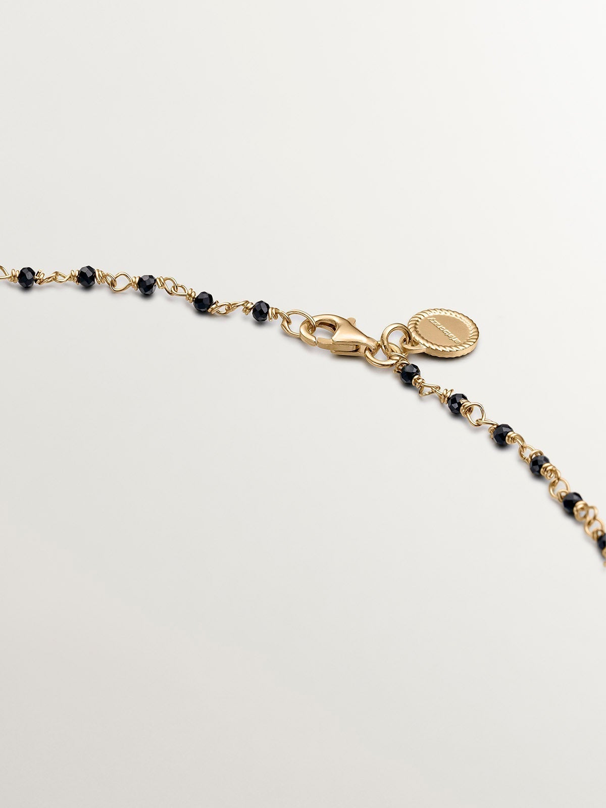 Cadena de plata 925 bañada en oro amarillo 18K con espinelas negras