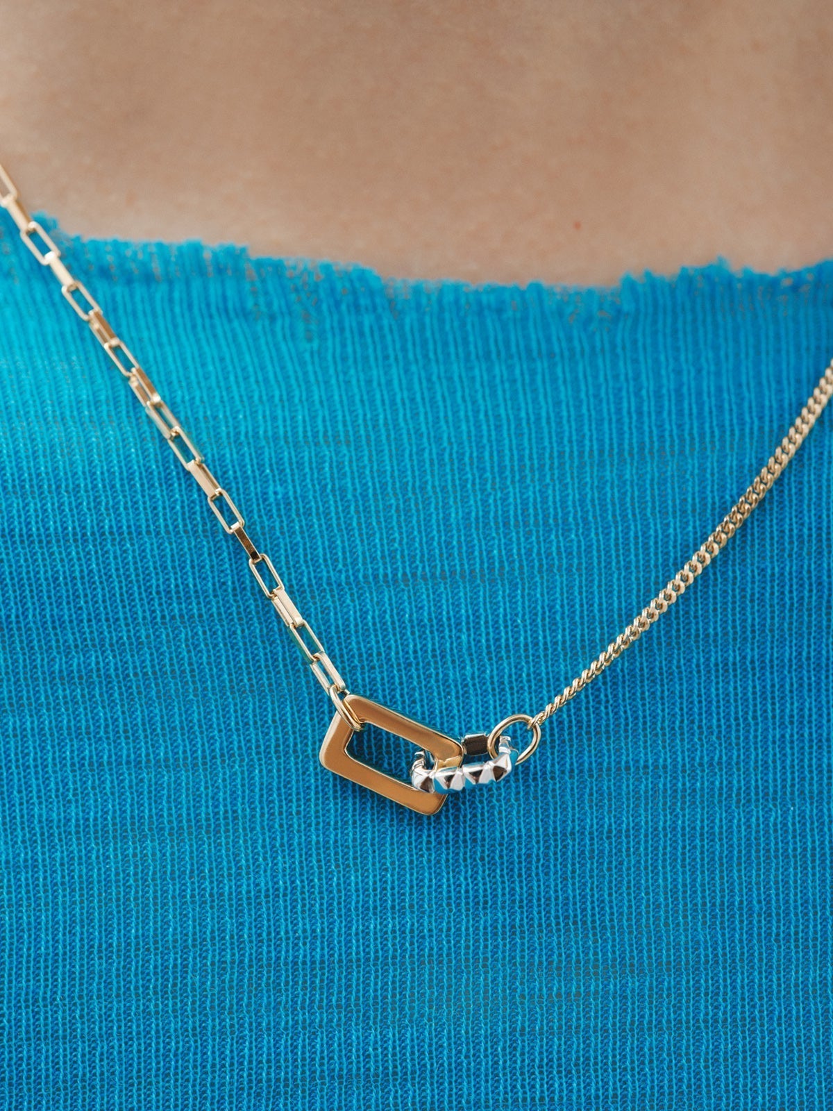 Bicolor pendant of 925 silver and 925 silver bathed in 18K yellow gold with geometric shapes.