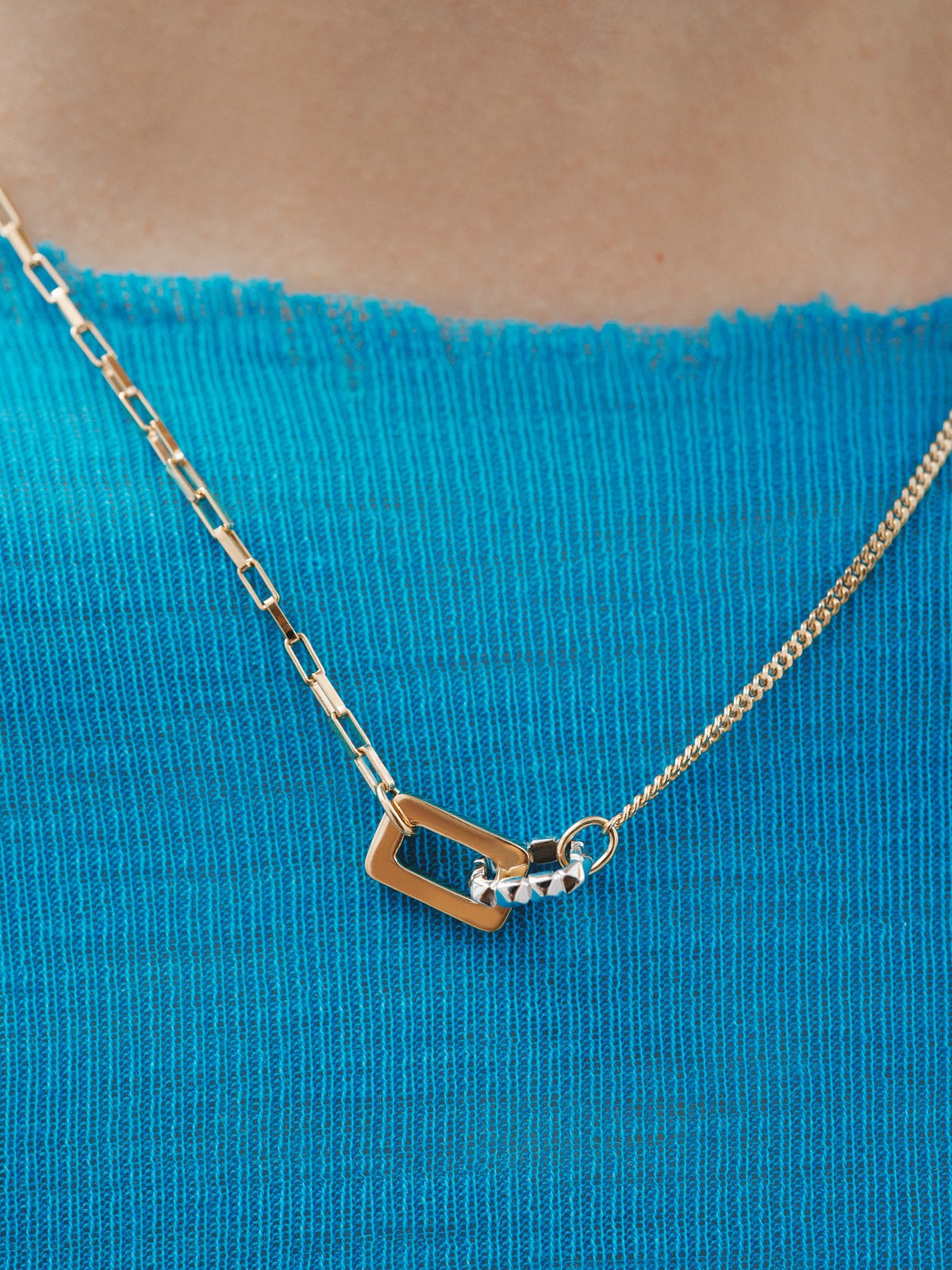 Two-tone pendant in 925 silver and 925 silver plated in 18K yellow gold with geometric shapes