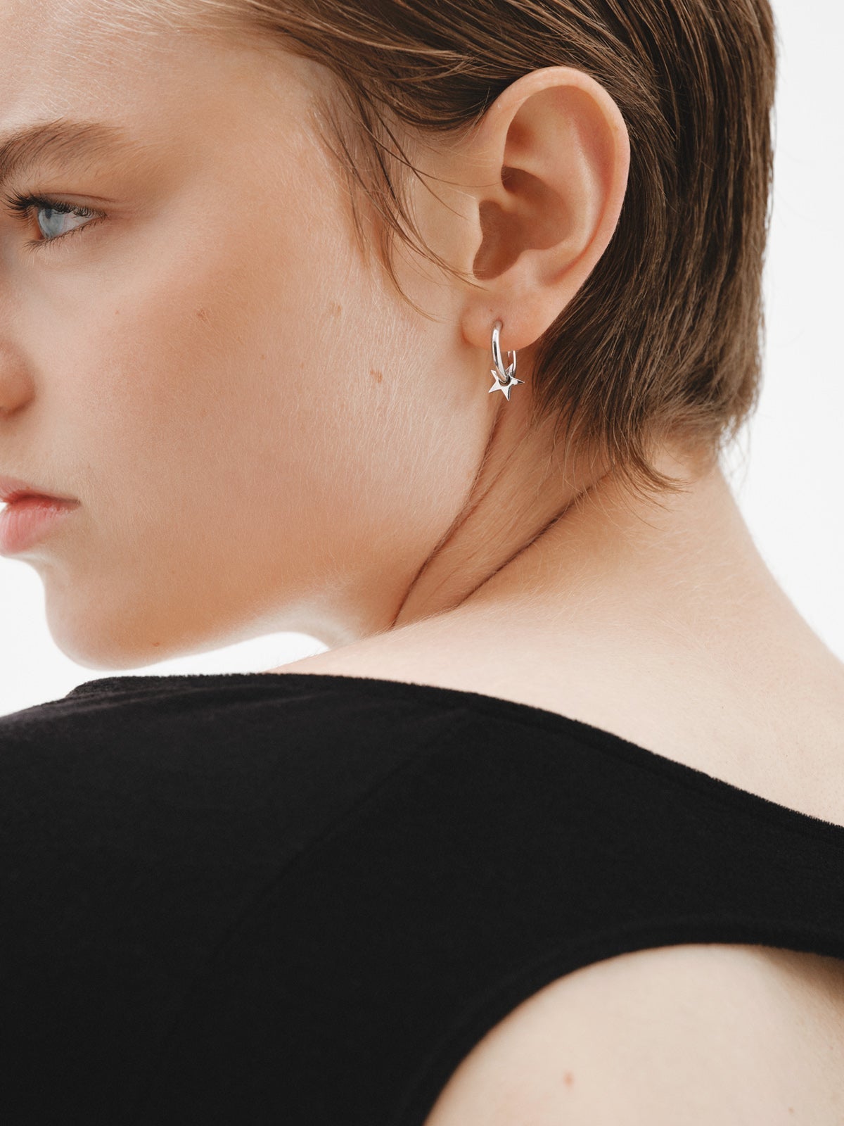 Small 925 silver hoop earrings with star.