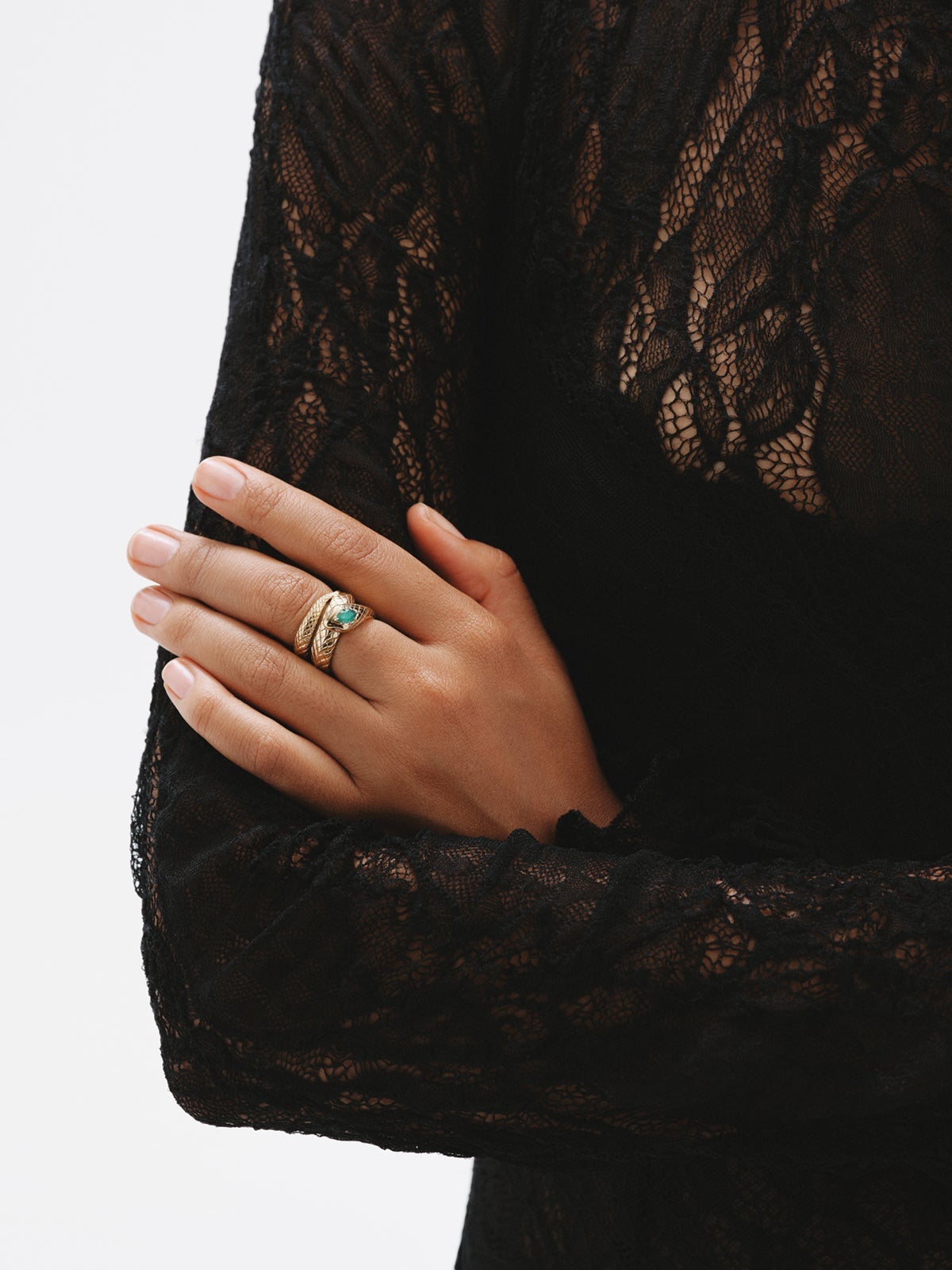 925 silver ring plated in 18K yellow gold with green onyx and in the shape of a snake