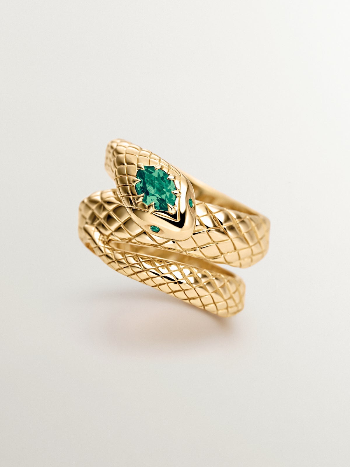 925 silver ring plated in 18K yellow gold with green onyx and in the shape of a snake