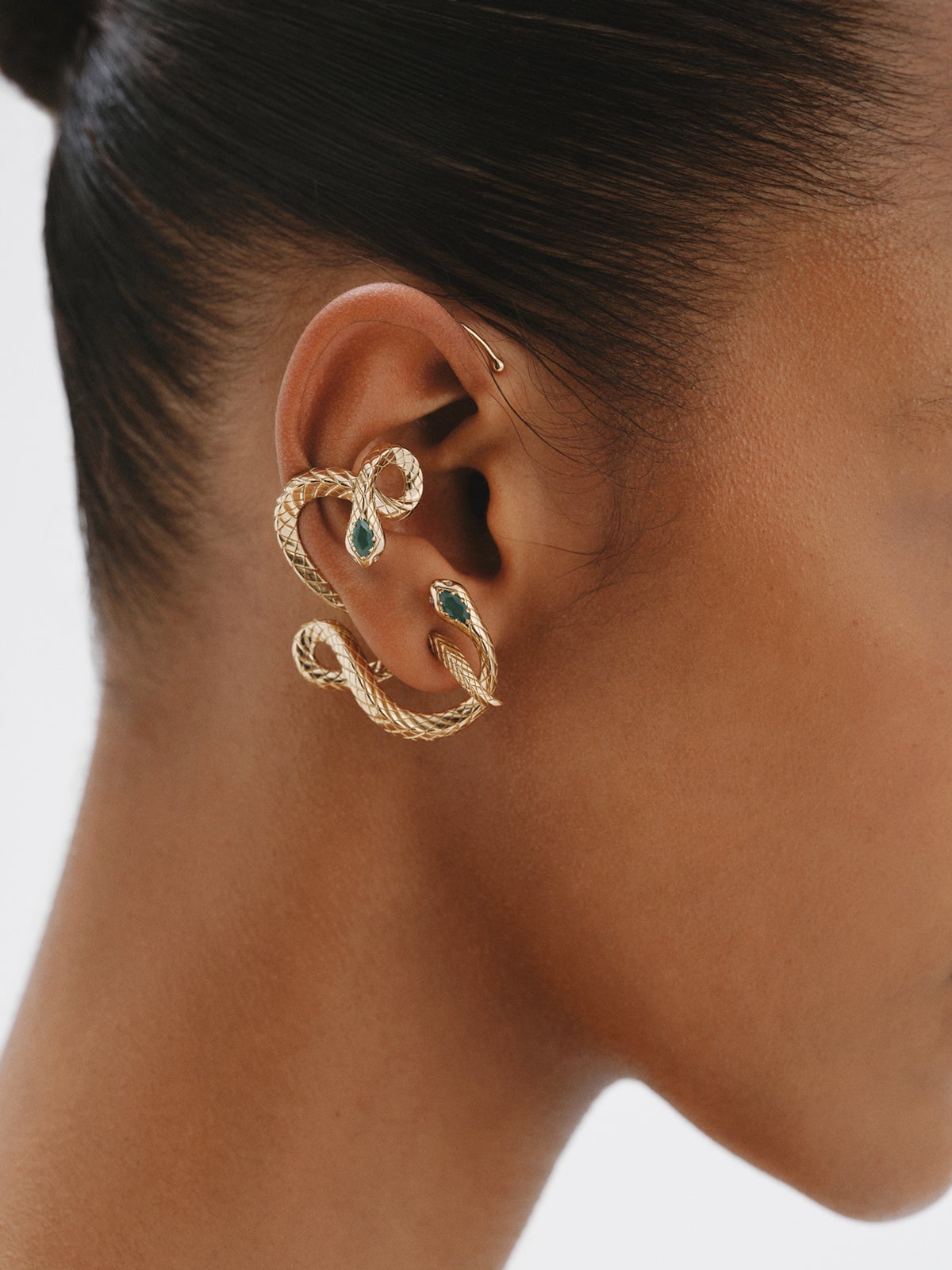 18K yellow gold plated 925 silver single earring with green onyx in the shape of a snake