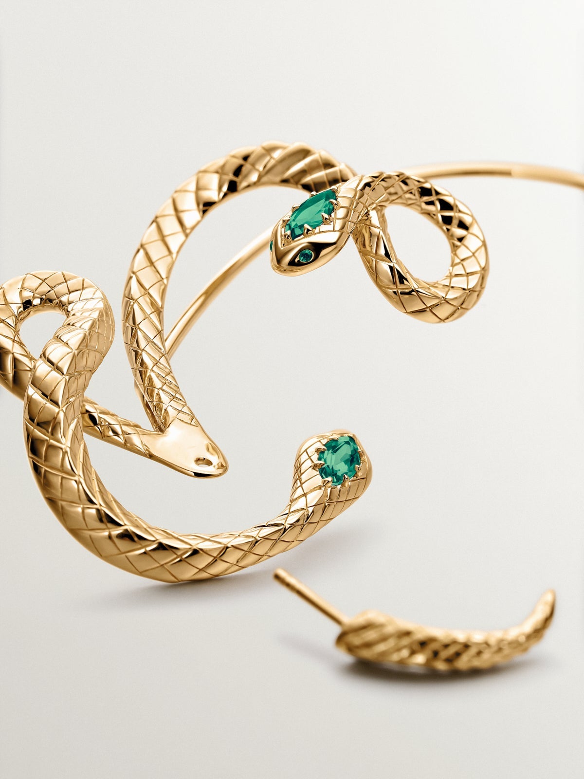 18K yellow gold plated 925 silver single earring with green onyx in the shape of a snake