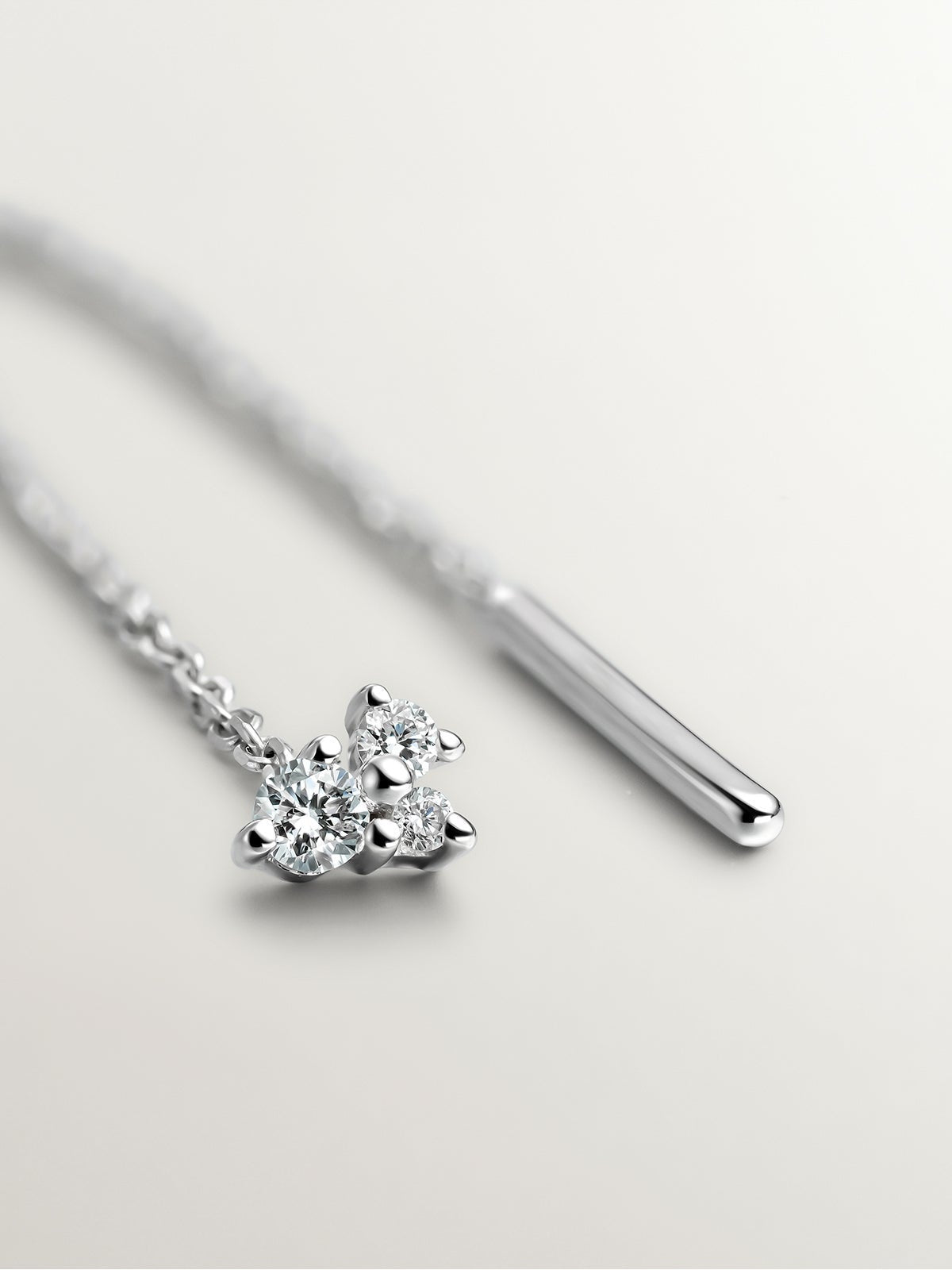 18K white gold single earring with chain and diamonds
