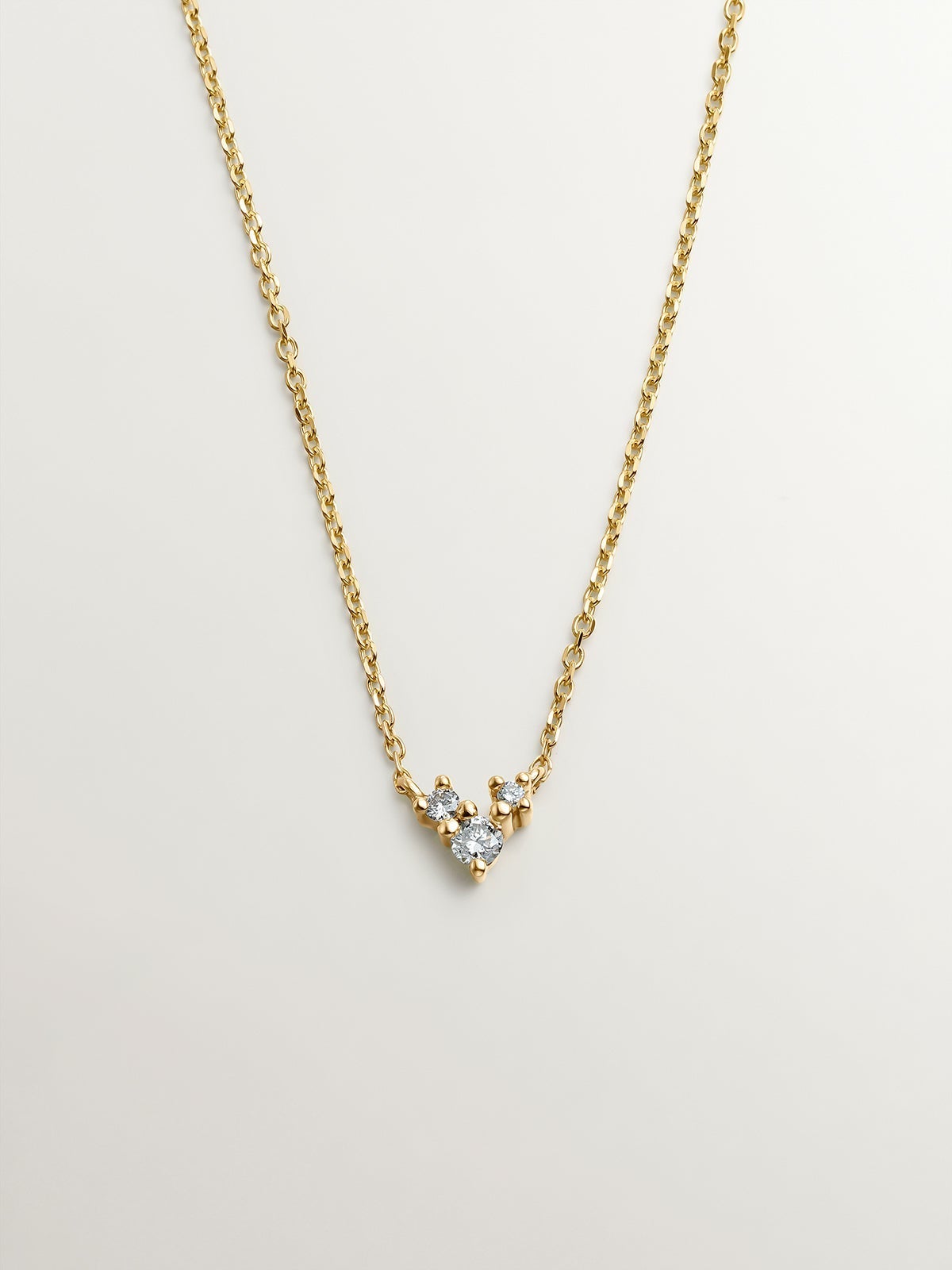 18K yellow gold pendant with three diamonds