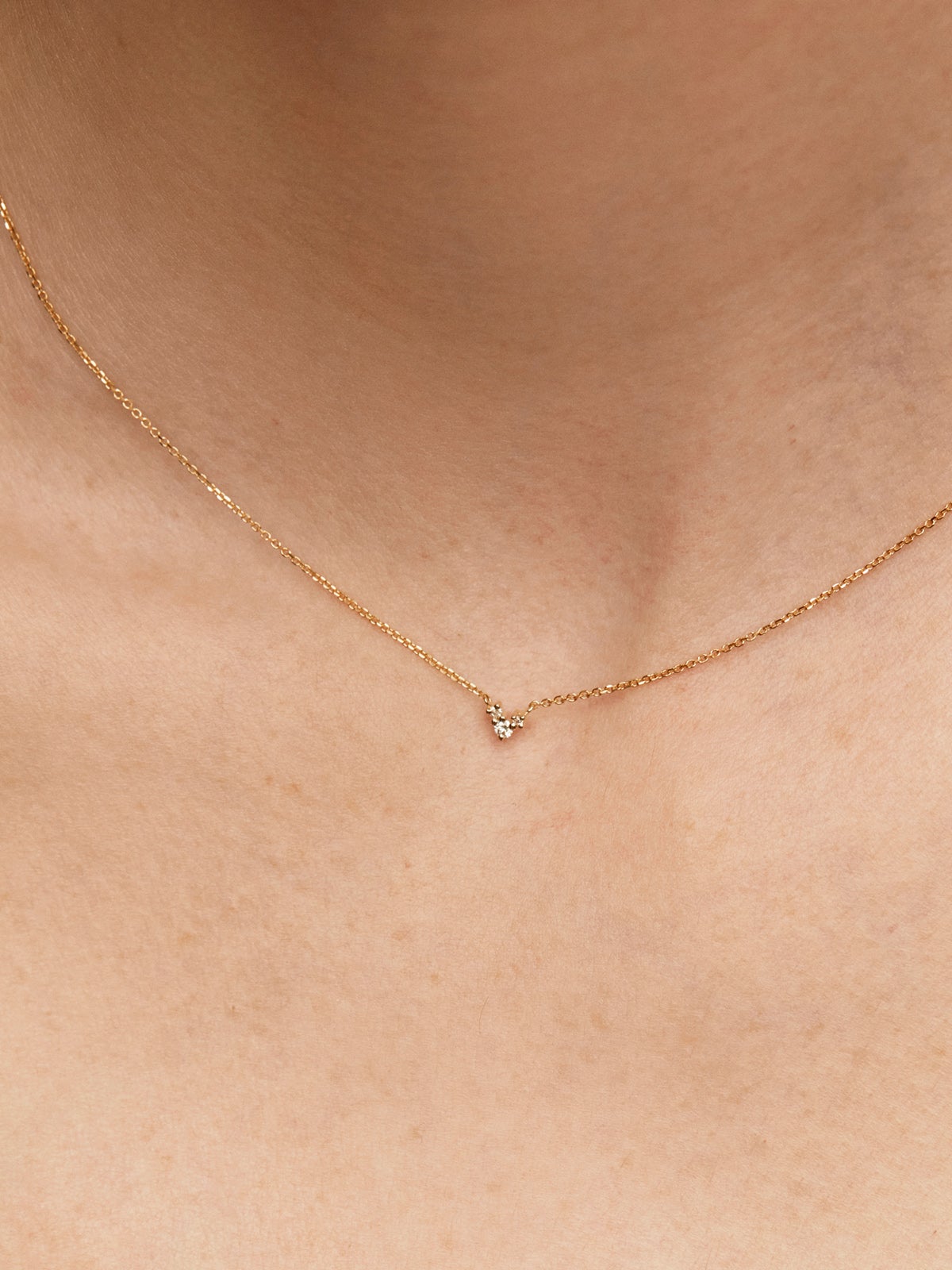 18K yellow gold pendant with three diamonds