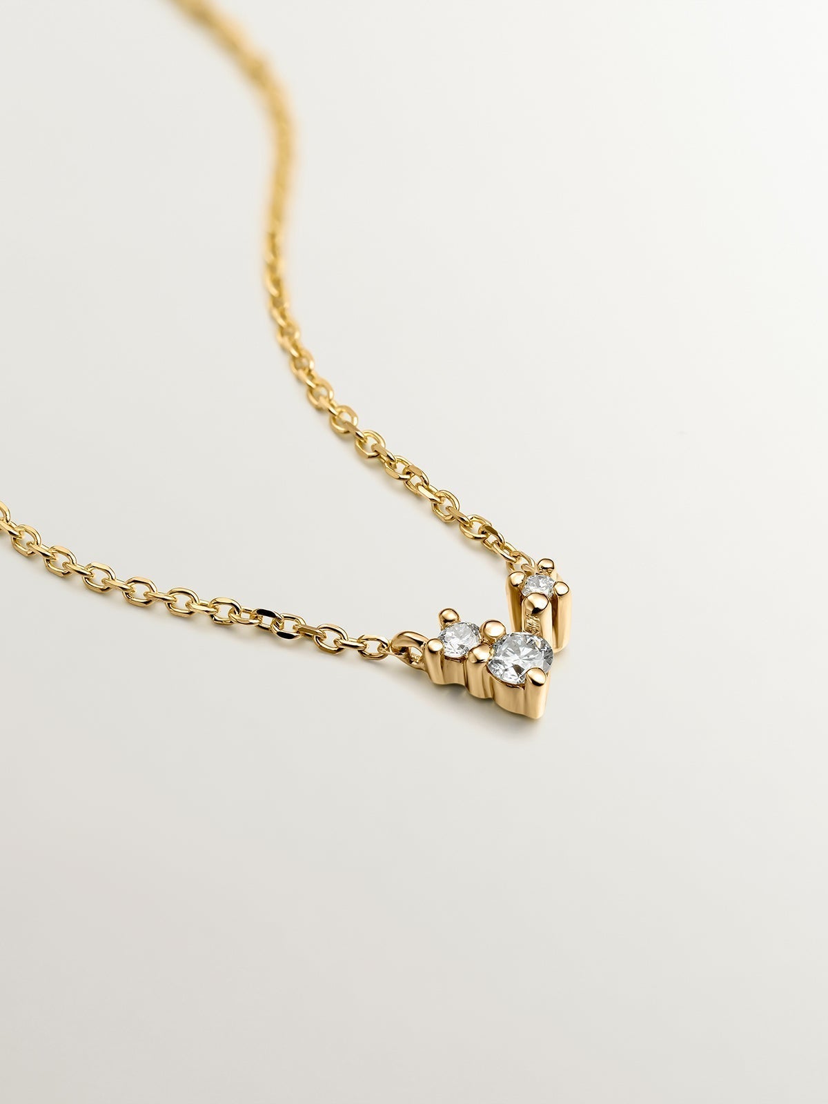 18K yellow gold pendant with three diamonds