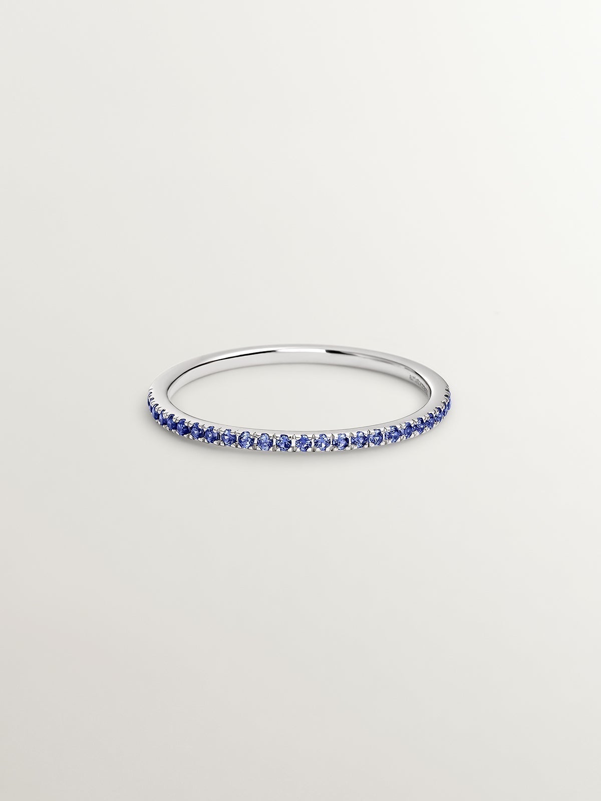 9K white gold ring with blue sapphires