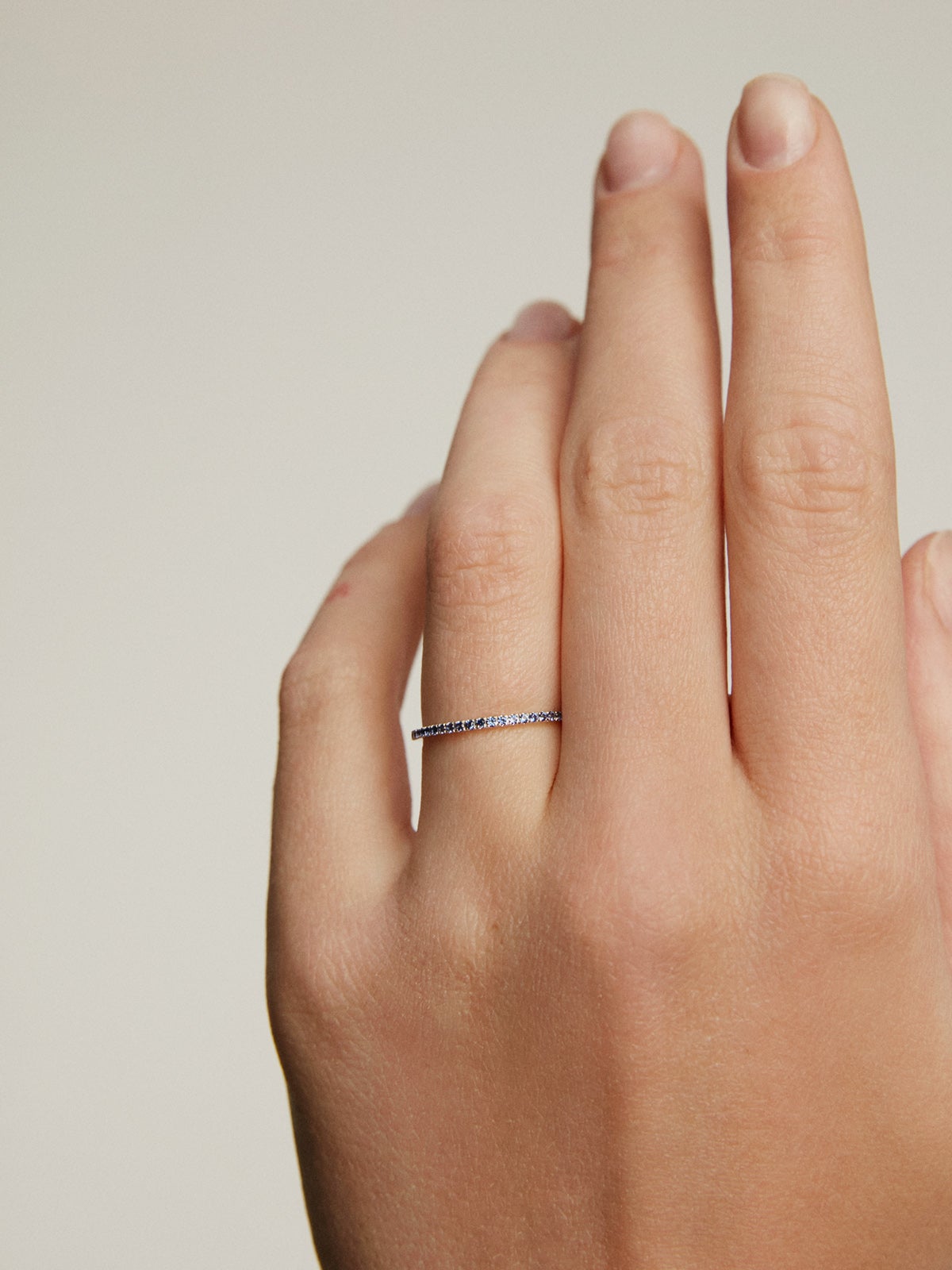 9K white gold ring with blue sapphires