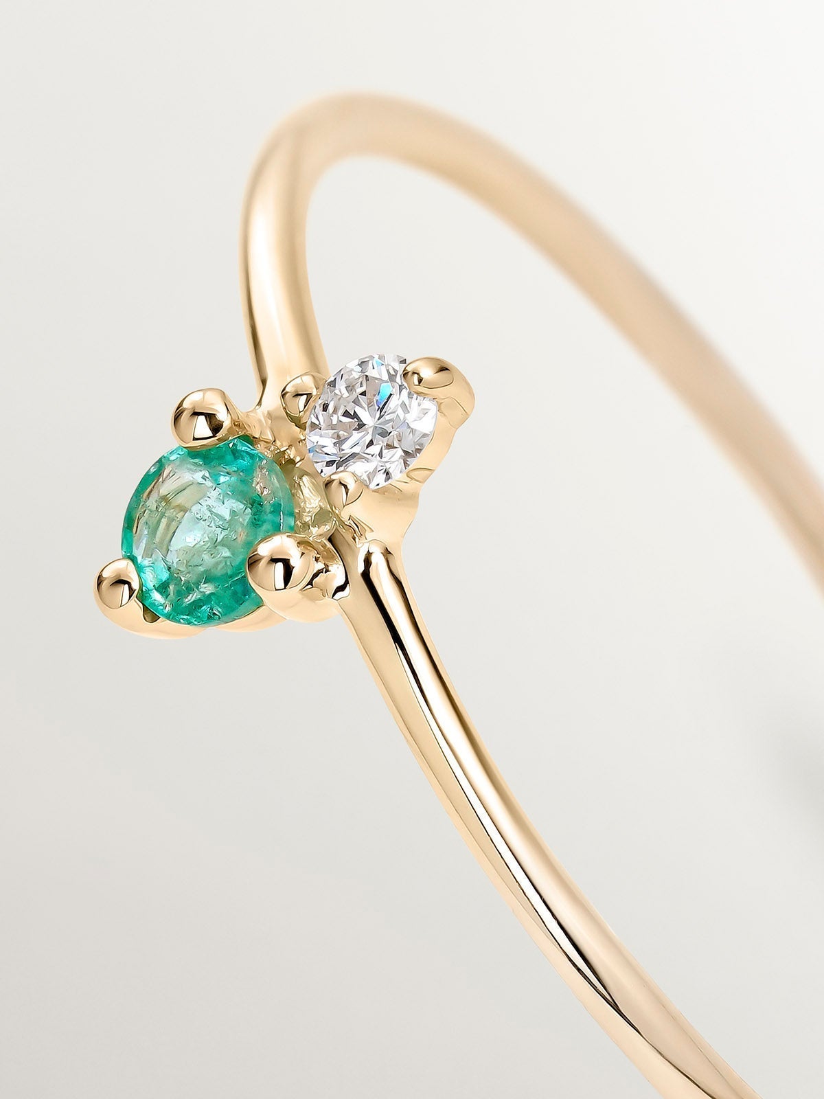 9K Yellow Gold Ring with Emerald and Diamond