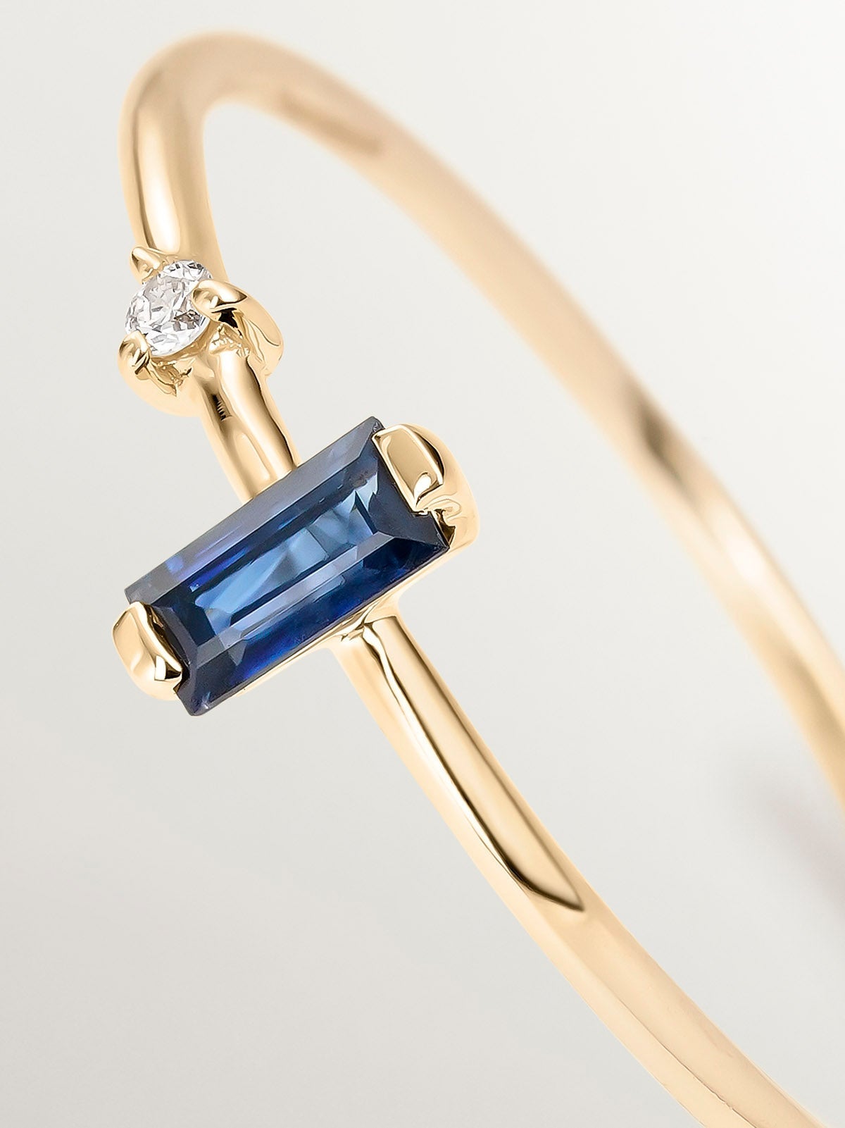 9K Yellow Gold Solitaire Ring with Blue Sapphire and Diamond