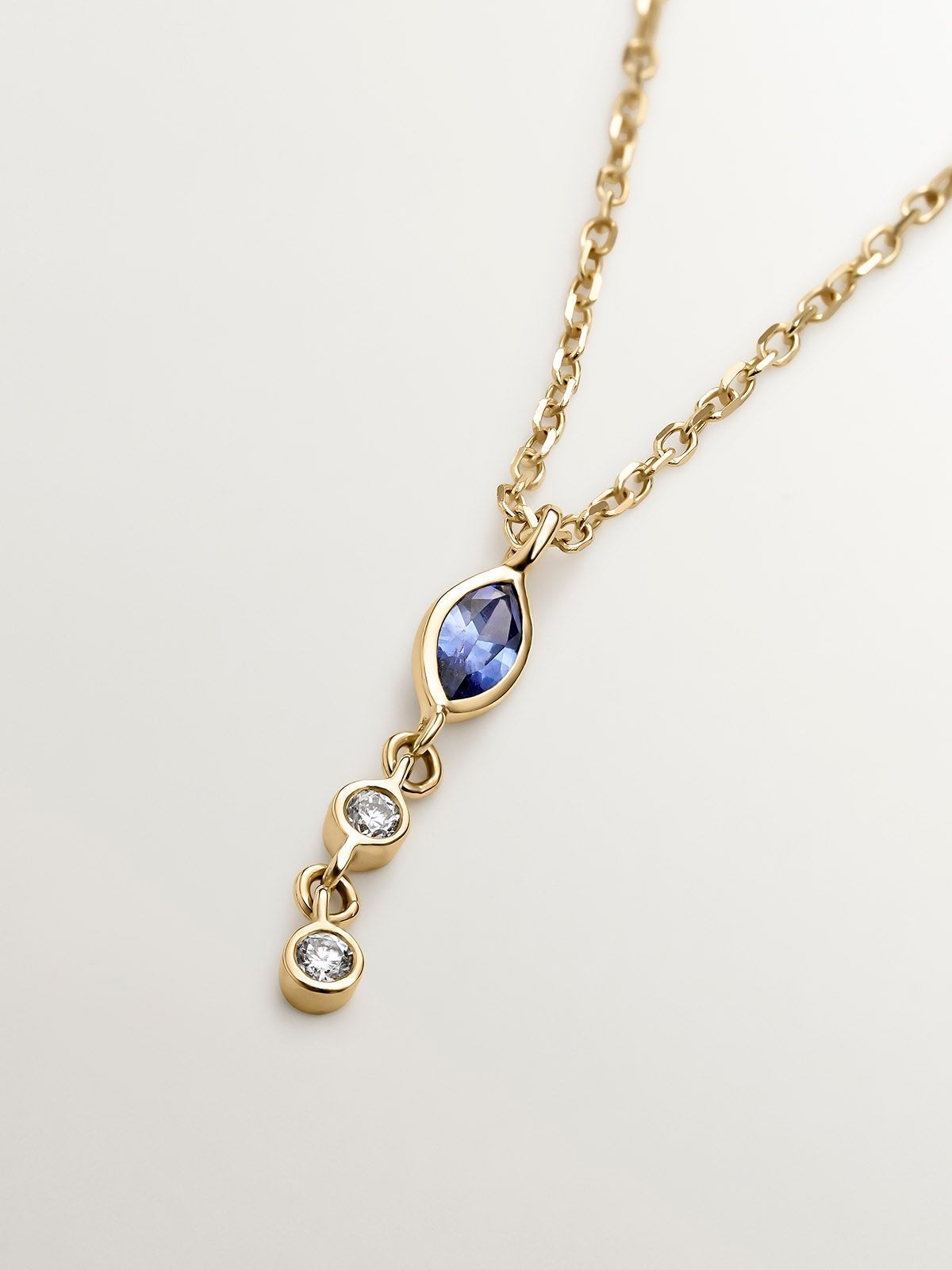 9K Yellow Gold Pendant with Blue Sapphire and Diamonds