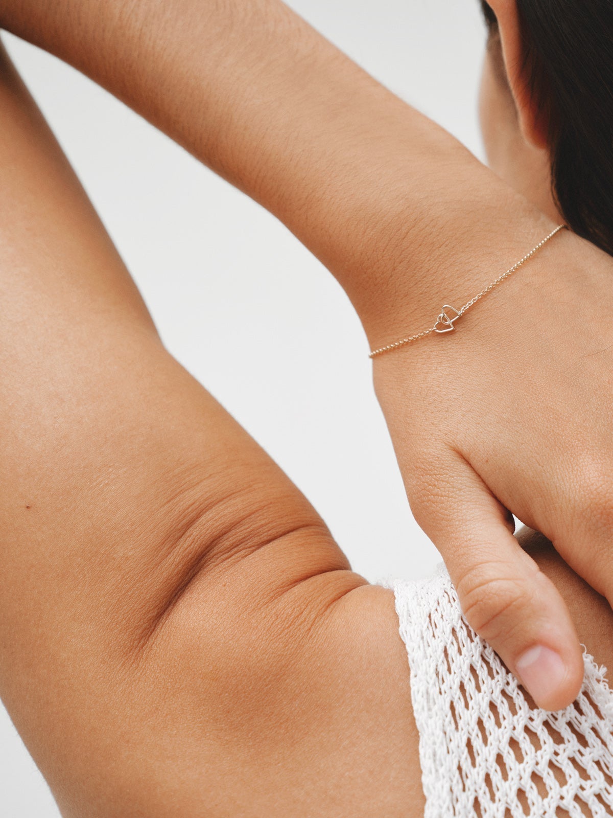 9K Yellow Gold bracelet with interlaced hearts