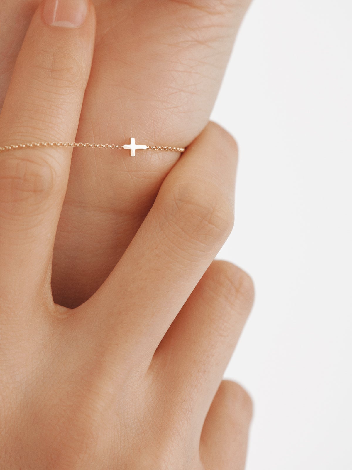 9K Yellow Gold Bracelet with Cross