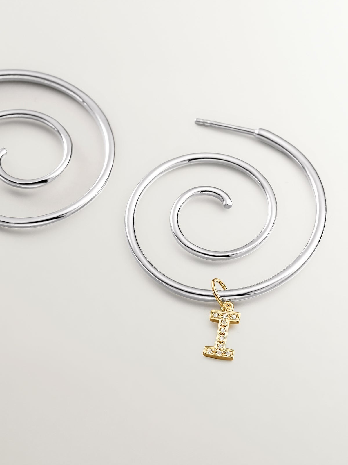I Initial charm made of 925 silver, bathed in 18K yellow gold, and white topaz.