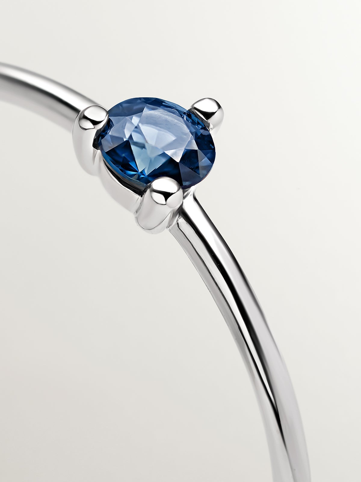 9K White Gold Ring with Blue Sapphire