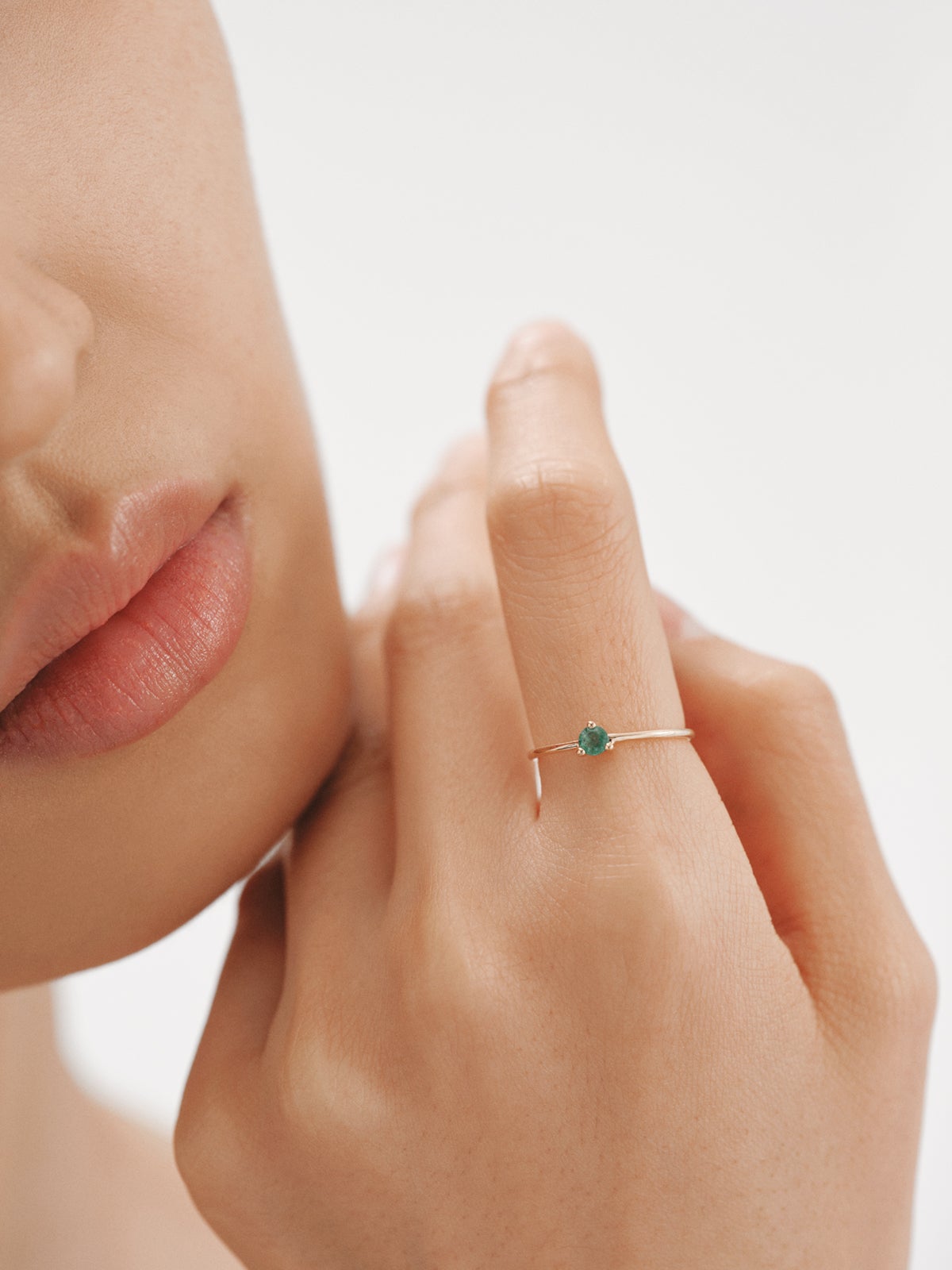 9K Yellow Gold Ring with Green Emerald