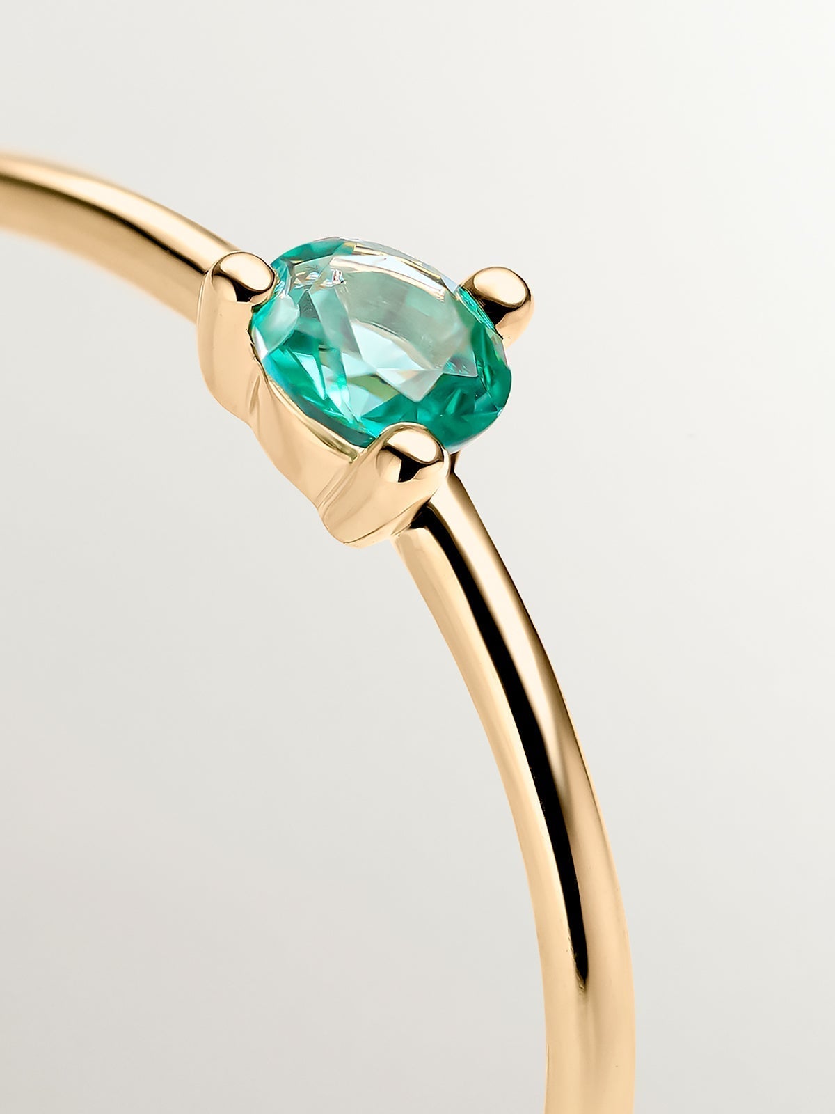 9K Yellow Gold Ring with Green Emerald