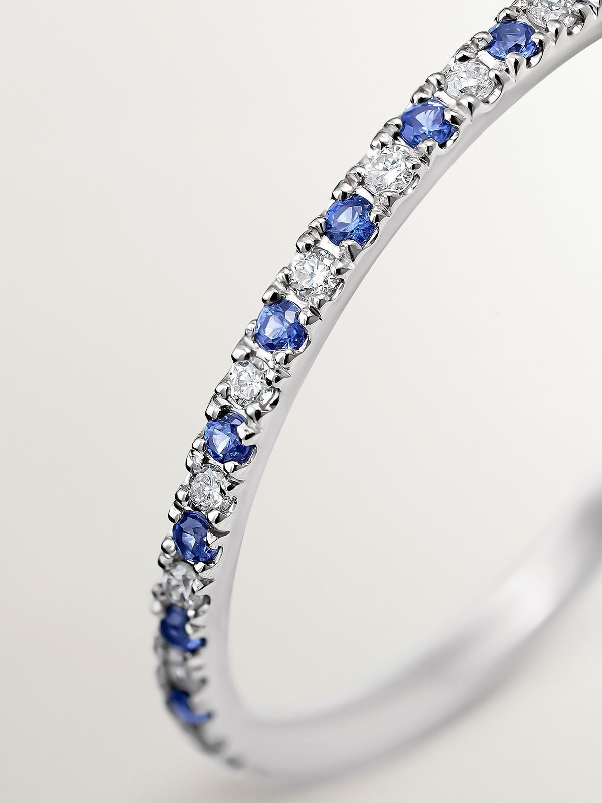9K white gold ring with sapphires and diamonds