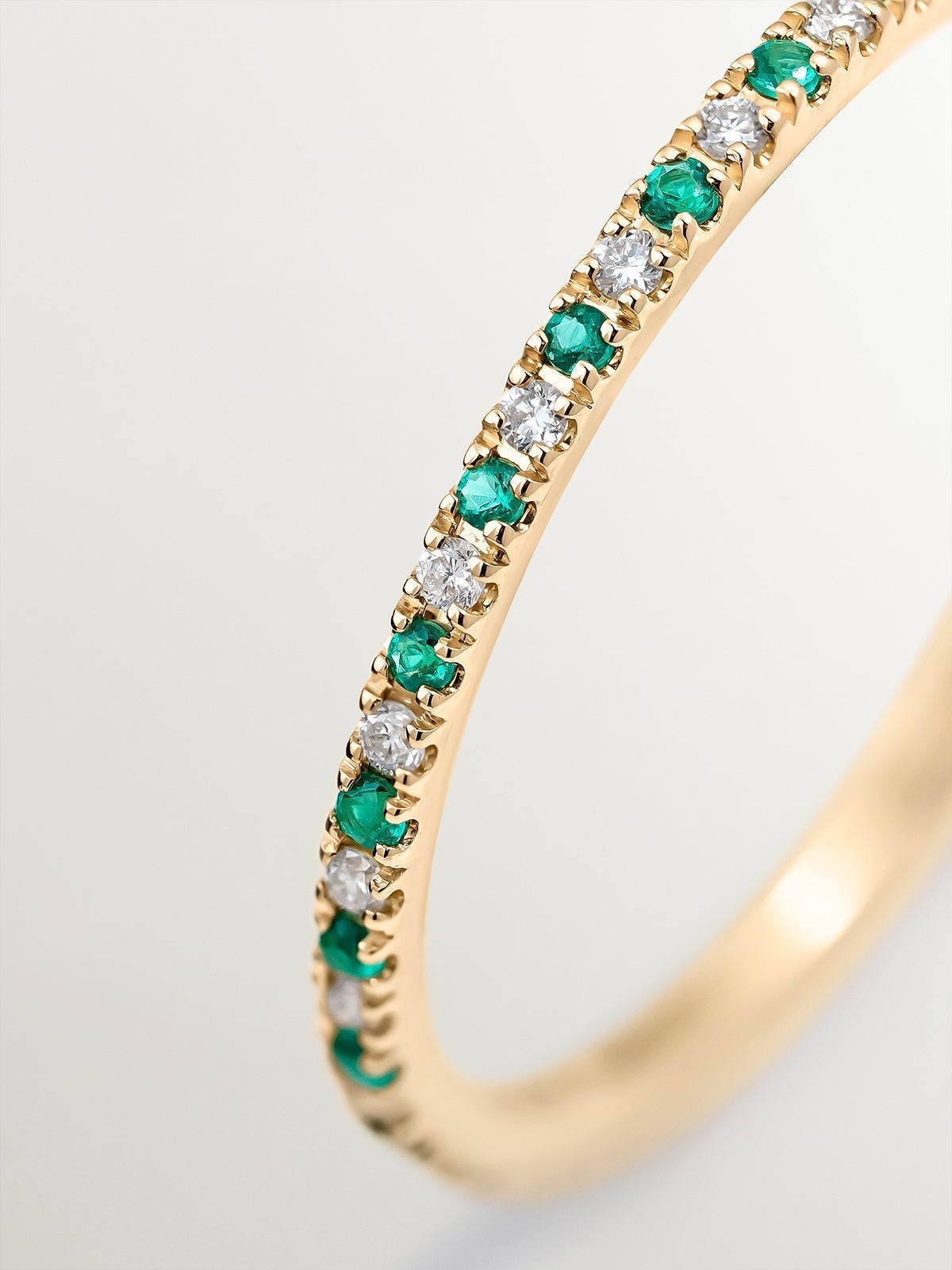 18K yellow gold ring with emeralds and diamonds