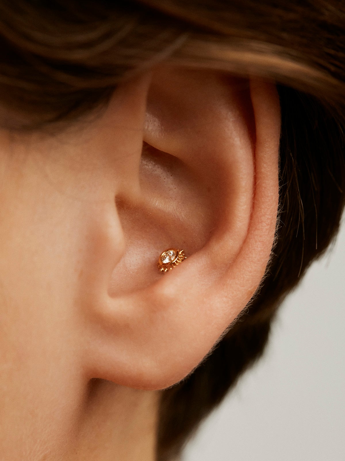 18K yellow gold piercing with diamond