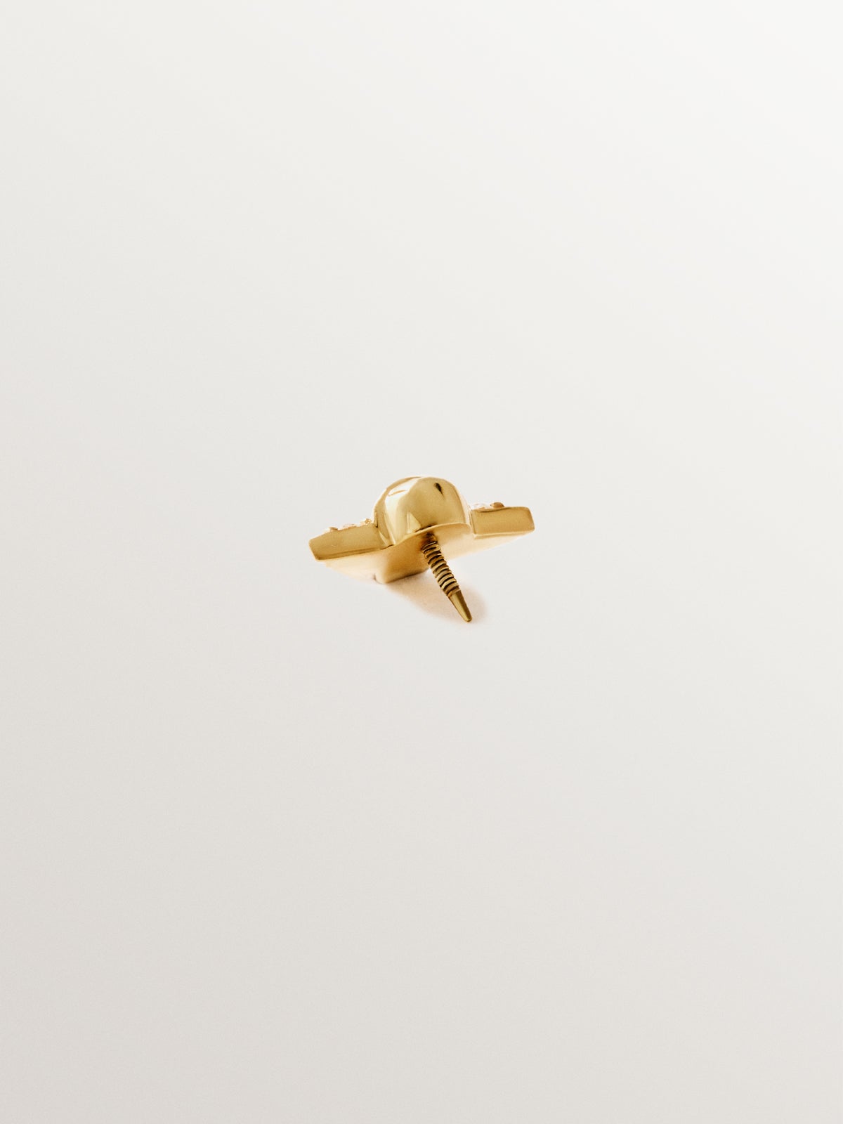 18K yellow gold piercing with brilliant cut diamonds