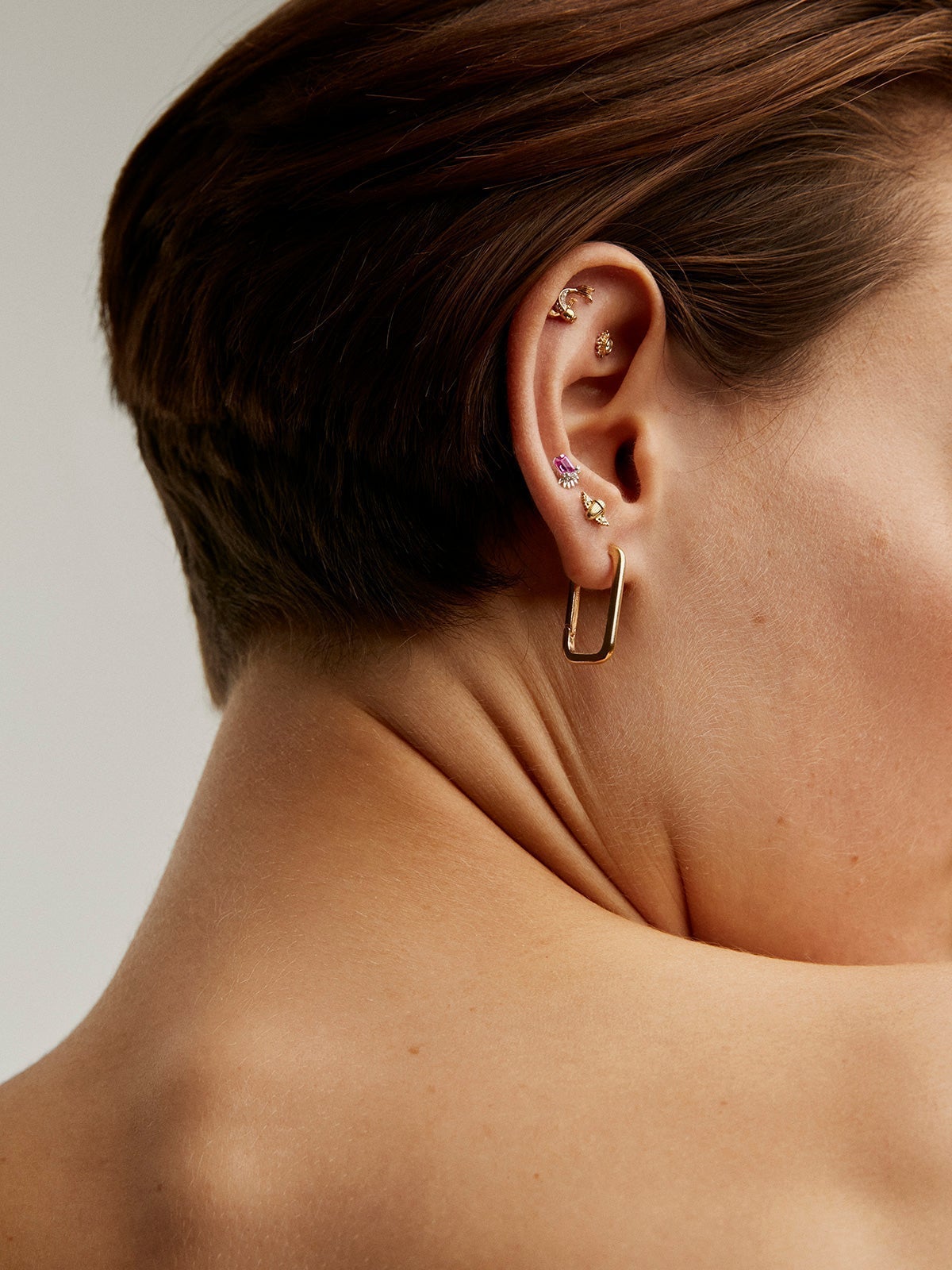 18K yellow gold piercing with brilliant cut diamonds