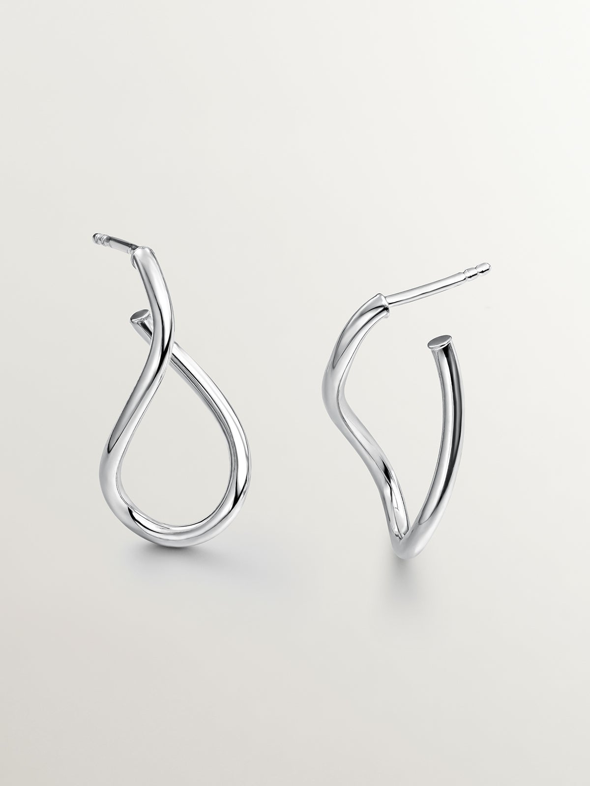 Medium wavy hoop earrings made of 925 silver