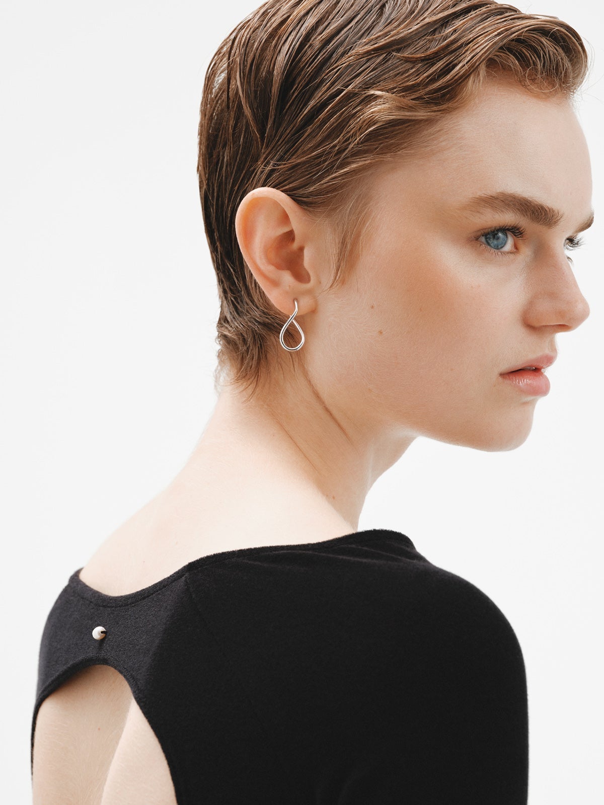 Medium wavy hoop earrings made of 925 silver