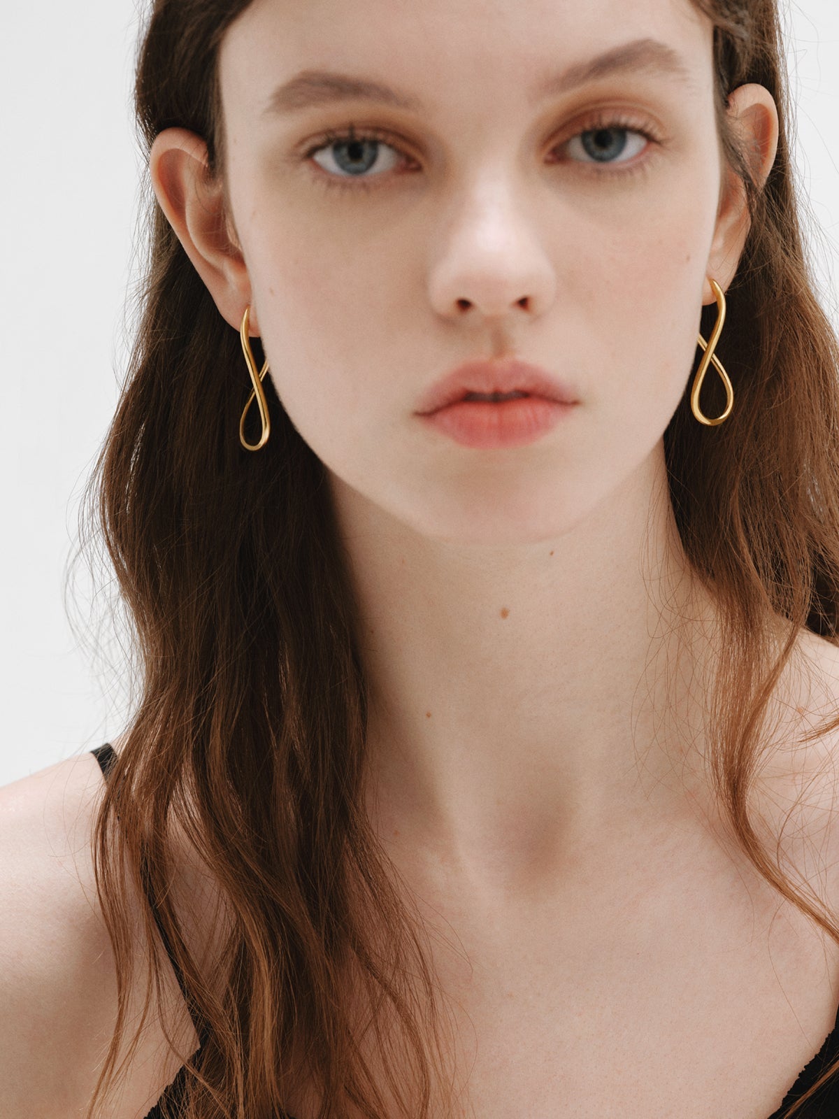 Large wavy hoop earrings made of 925 silver plated in 18K yellow gold
