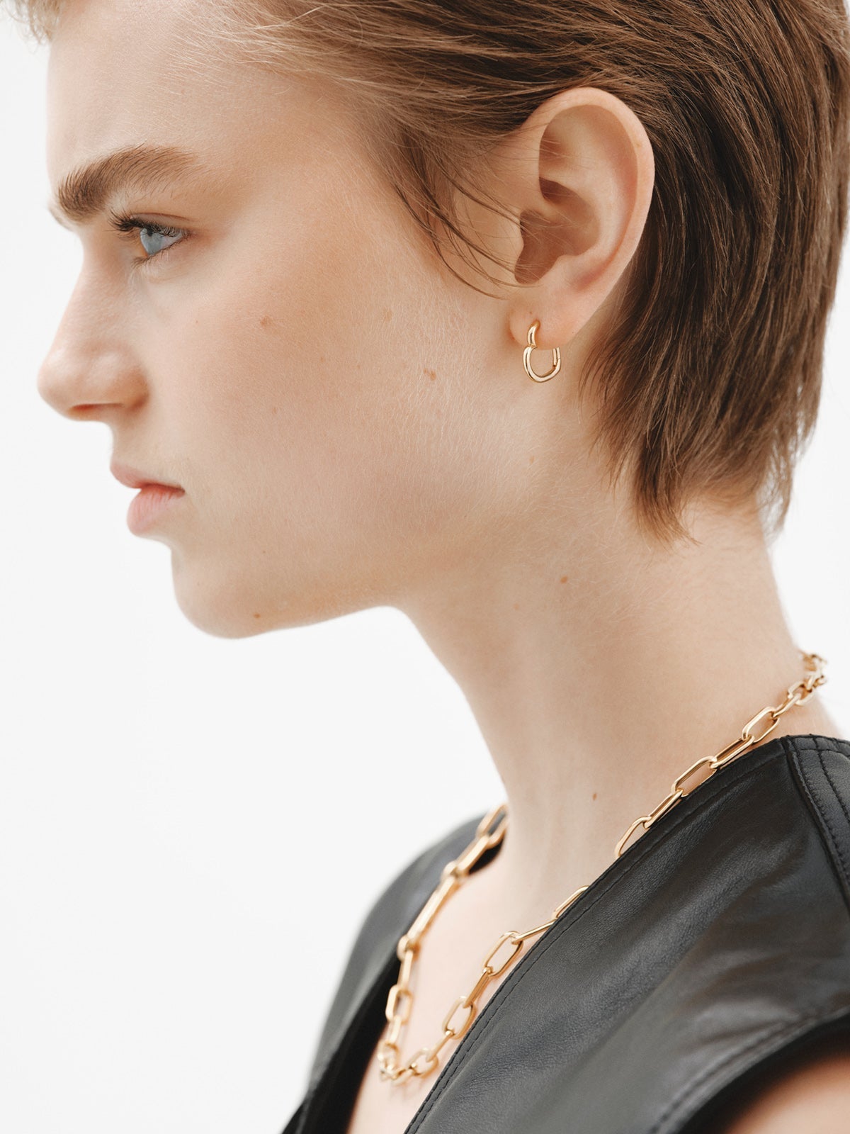 925 Silver hoop earrings gold-plated in 18K yellow gold in the shape of a heart.