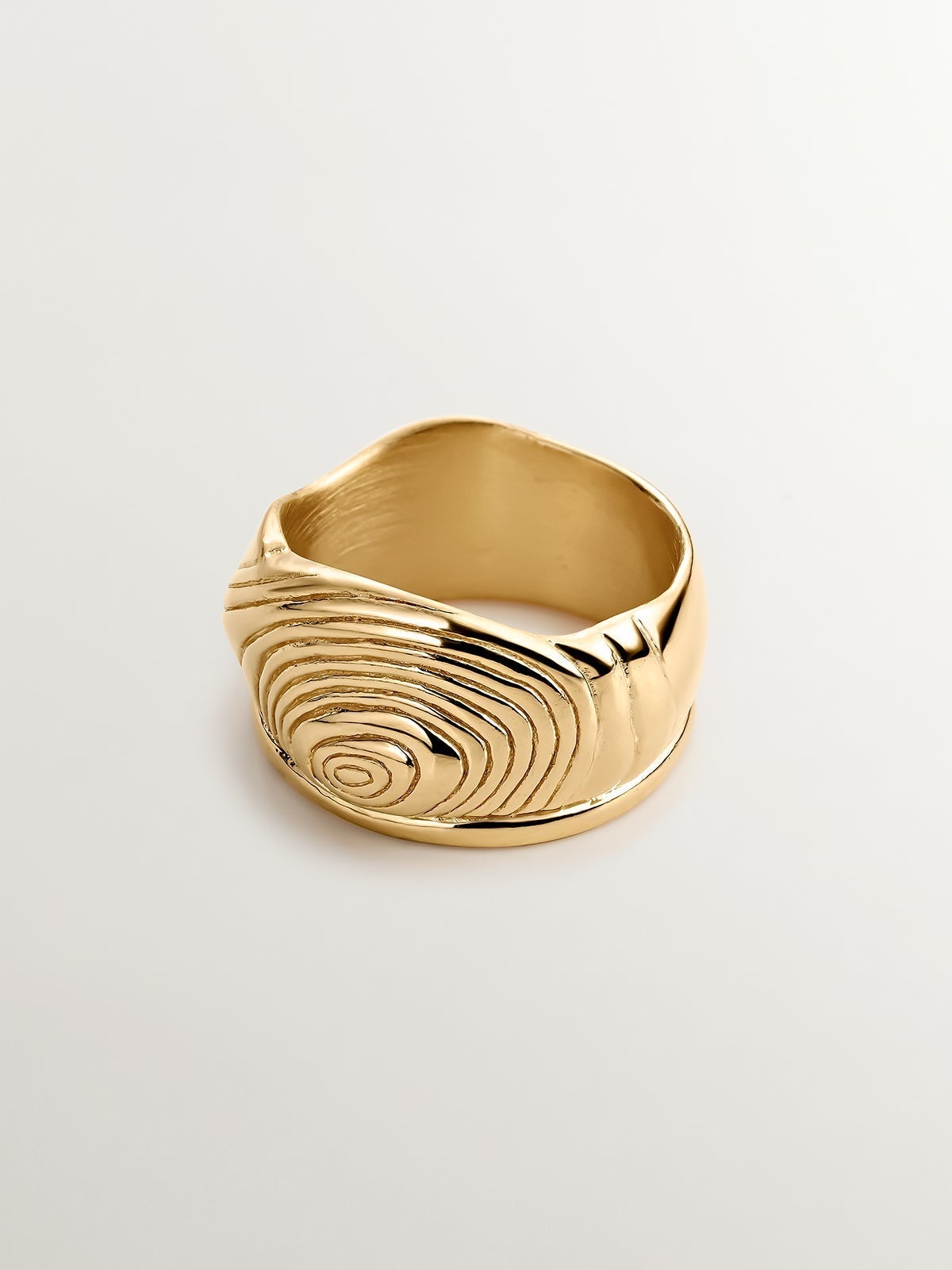 Wide 925 silver ring bathed in 18K yellow gold with embossed and irregular shape