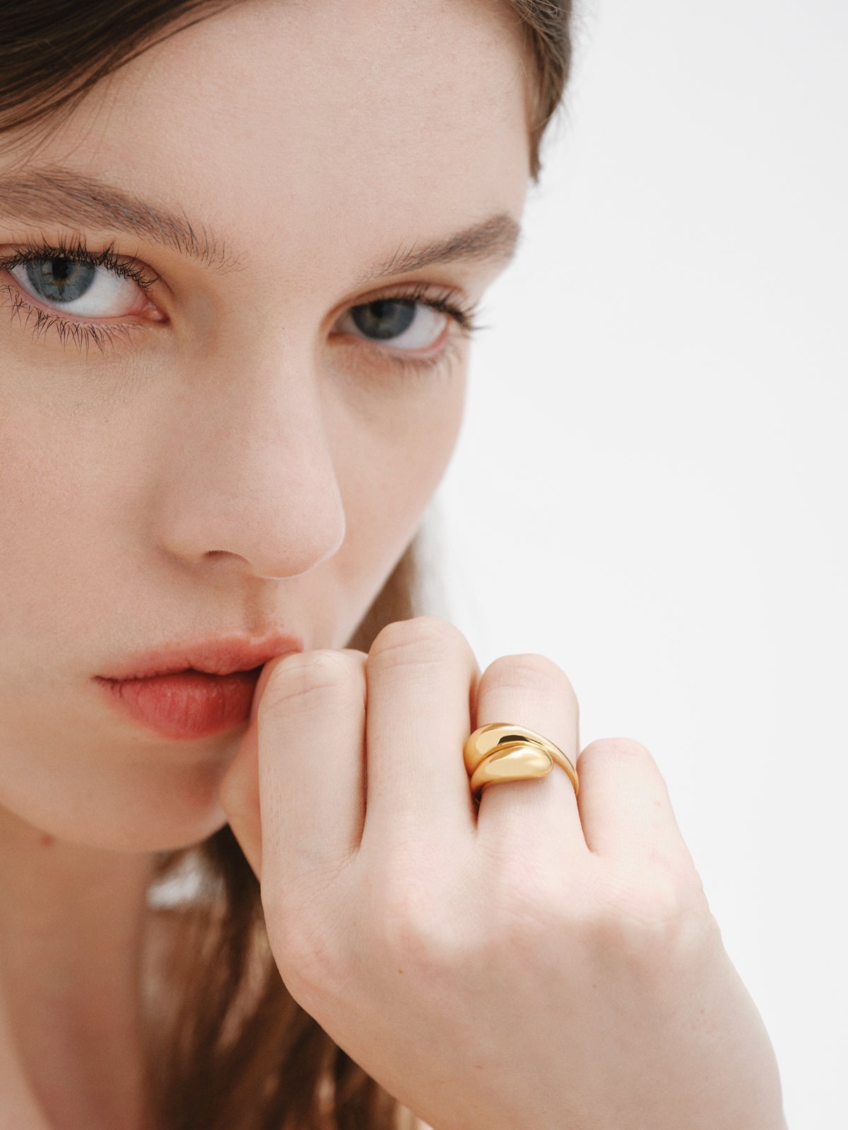 You and Me ring made of 925 silver, bathed in 18K yellow gold with a domed spiral shape.
