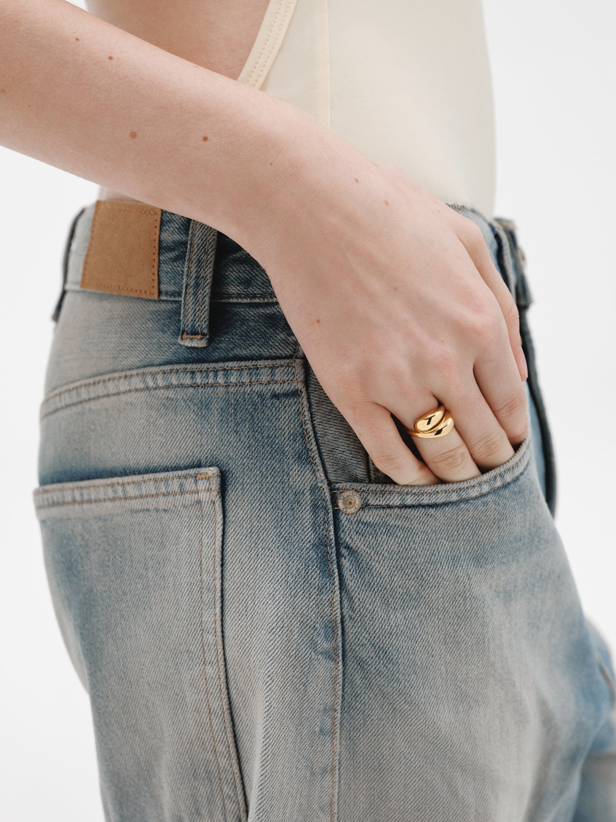 You and Me ring made of 925 silver, bathed in 18K yellow gold with a domed spiral shape.