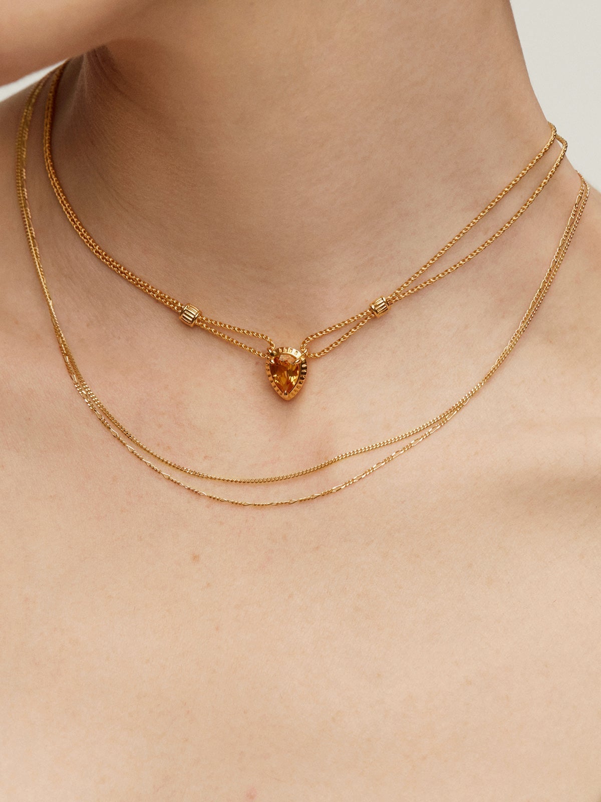 Fine Figaro link chain in 9K yellow gold