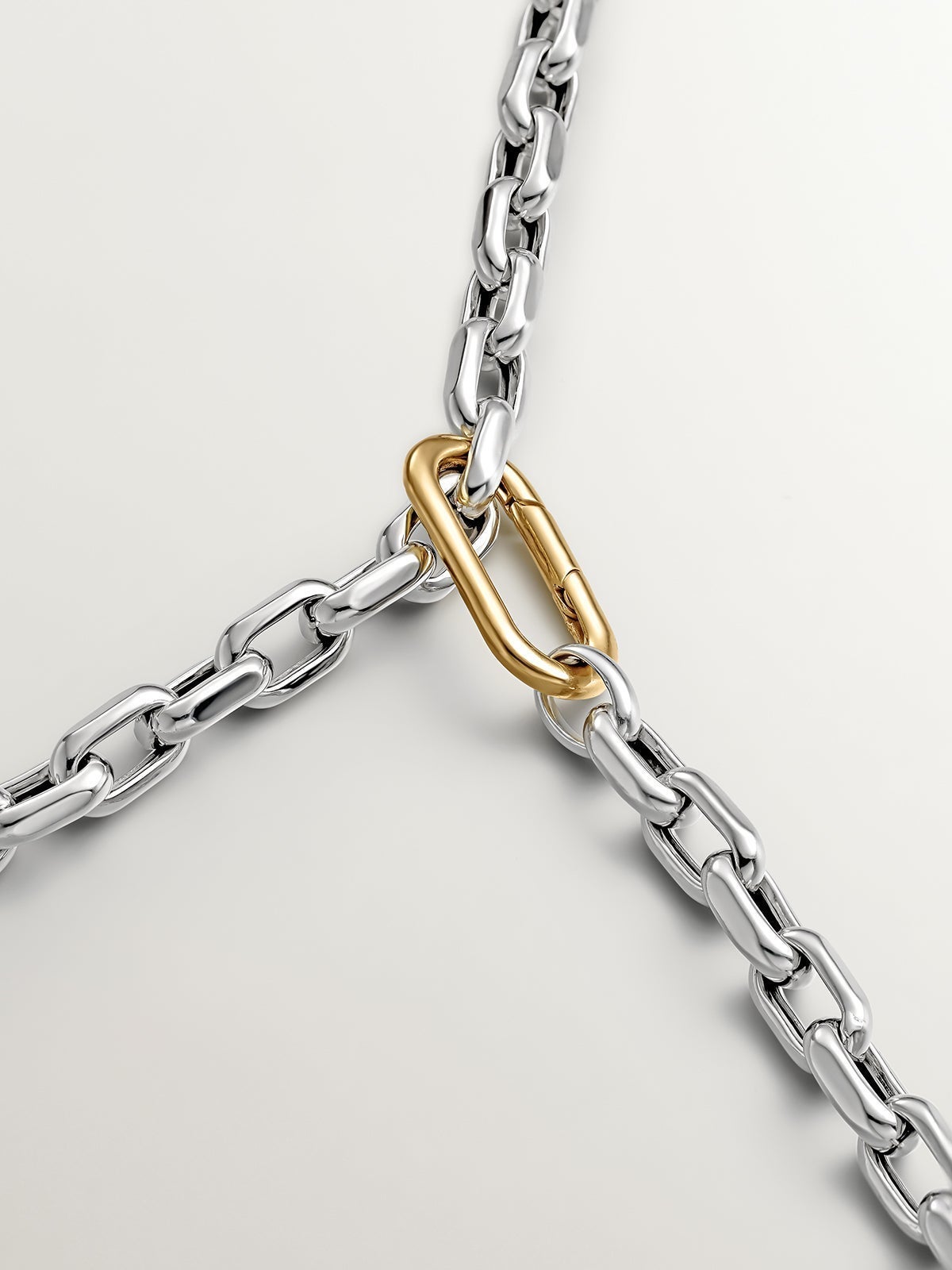 Oval carabiner in 925 silver coated in 18K yellow gold.