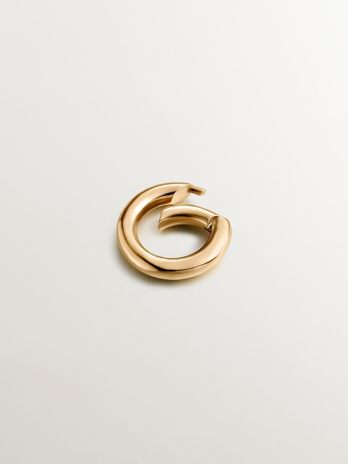 Round 925 silver carabiner coated in 18K yellow gold.