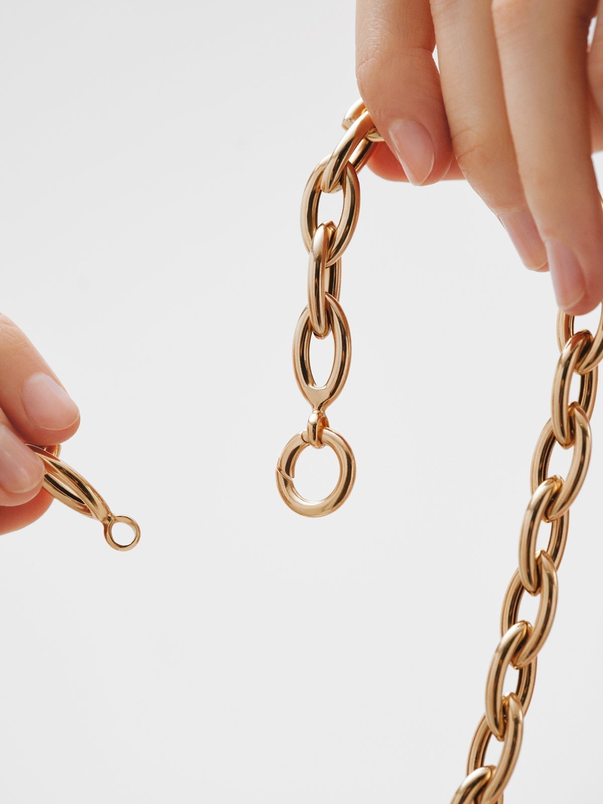 Round 925 silver carabiner coated in 18K yellow gold.
