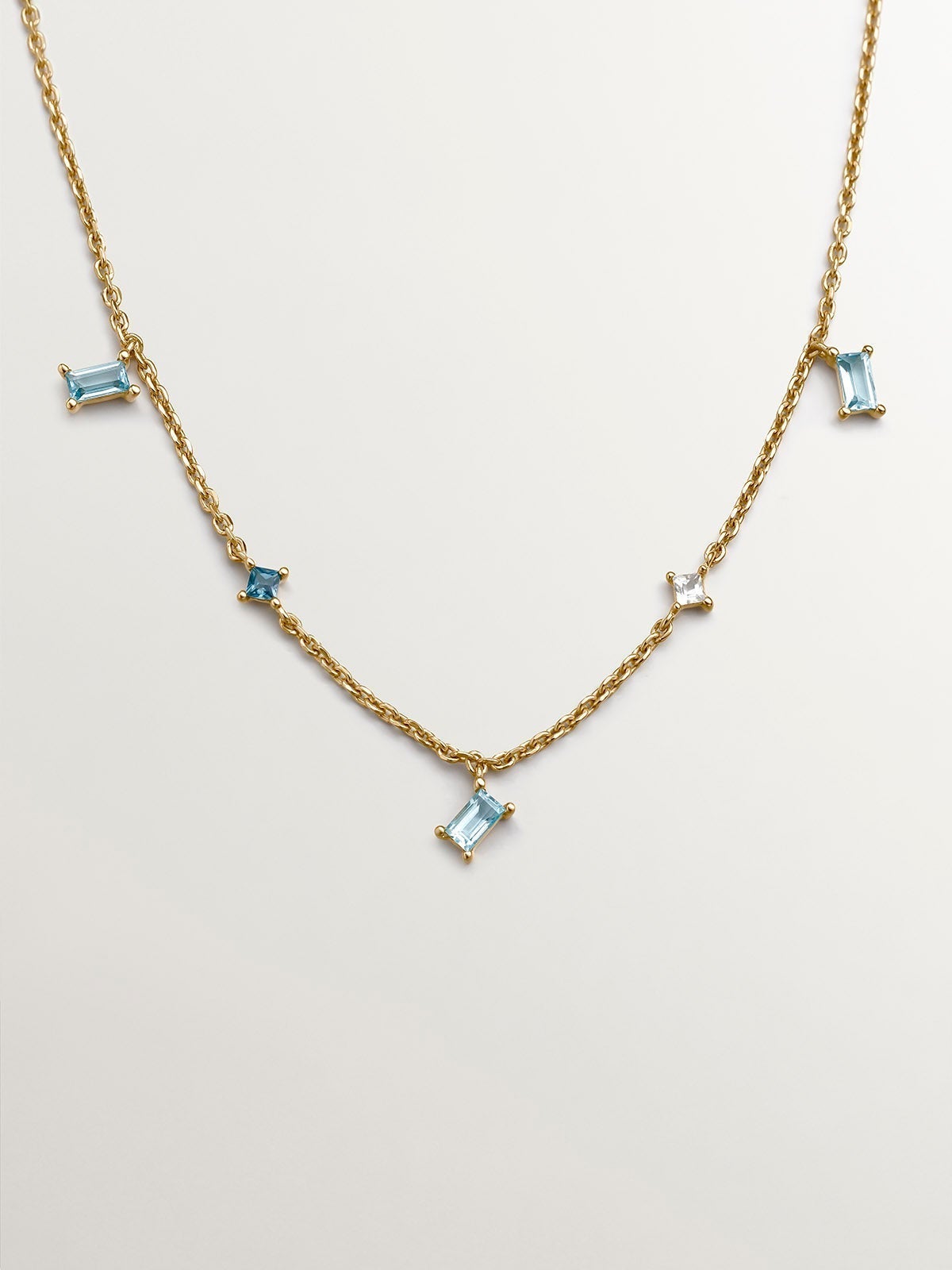 Collar de plata 925 bañada en oro amarillo de 18K con topacios azul london, azul swiss y blancos