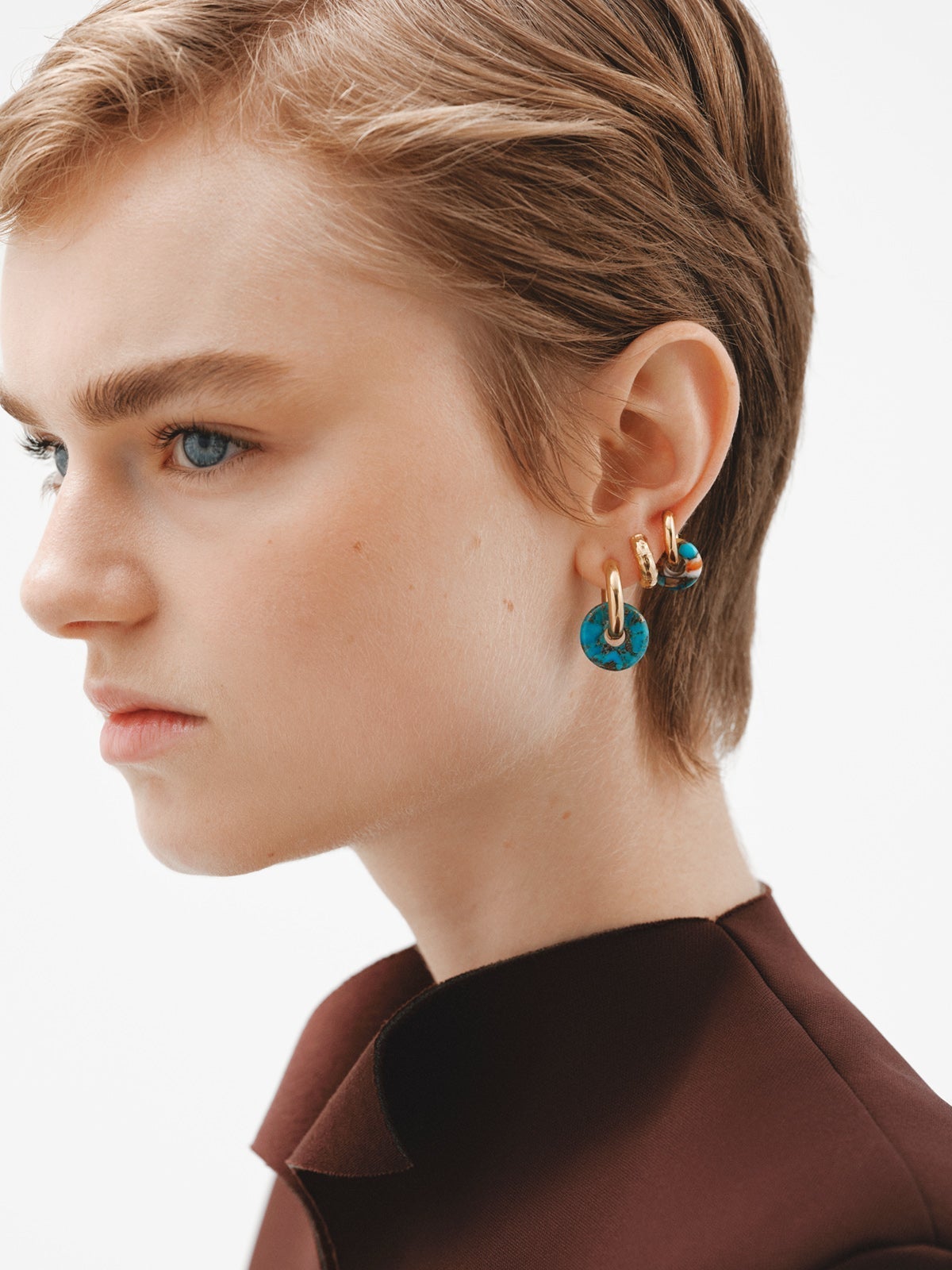 Small hoop earrings made of 925 silver, bathed in 18K yellow gold with a bamboo texture.