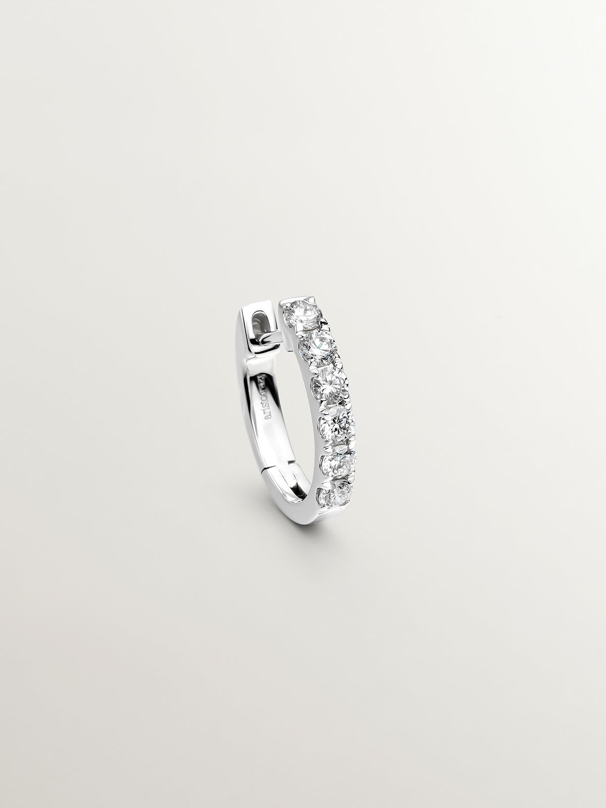 18K white gold single hoop earring with brilliant-cut diamond