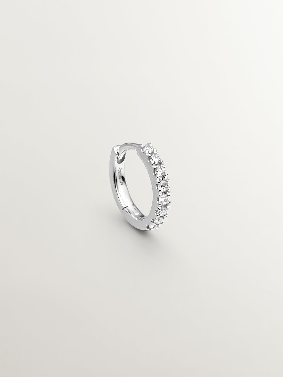 18K white gold single hoop earring with brilliant-cut diamond