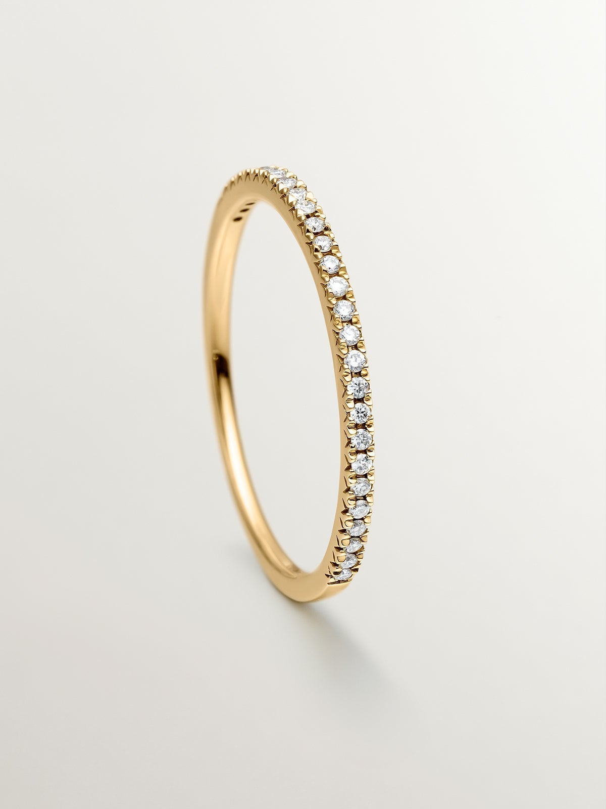 18K yellow gold ring with brilliant cut diamonds