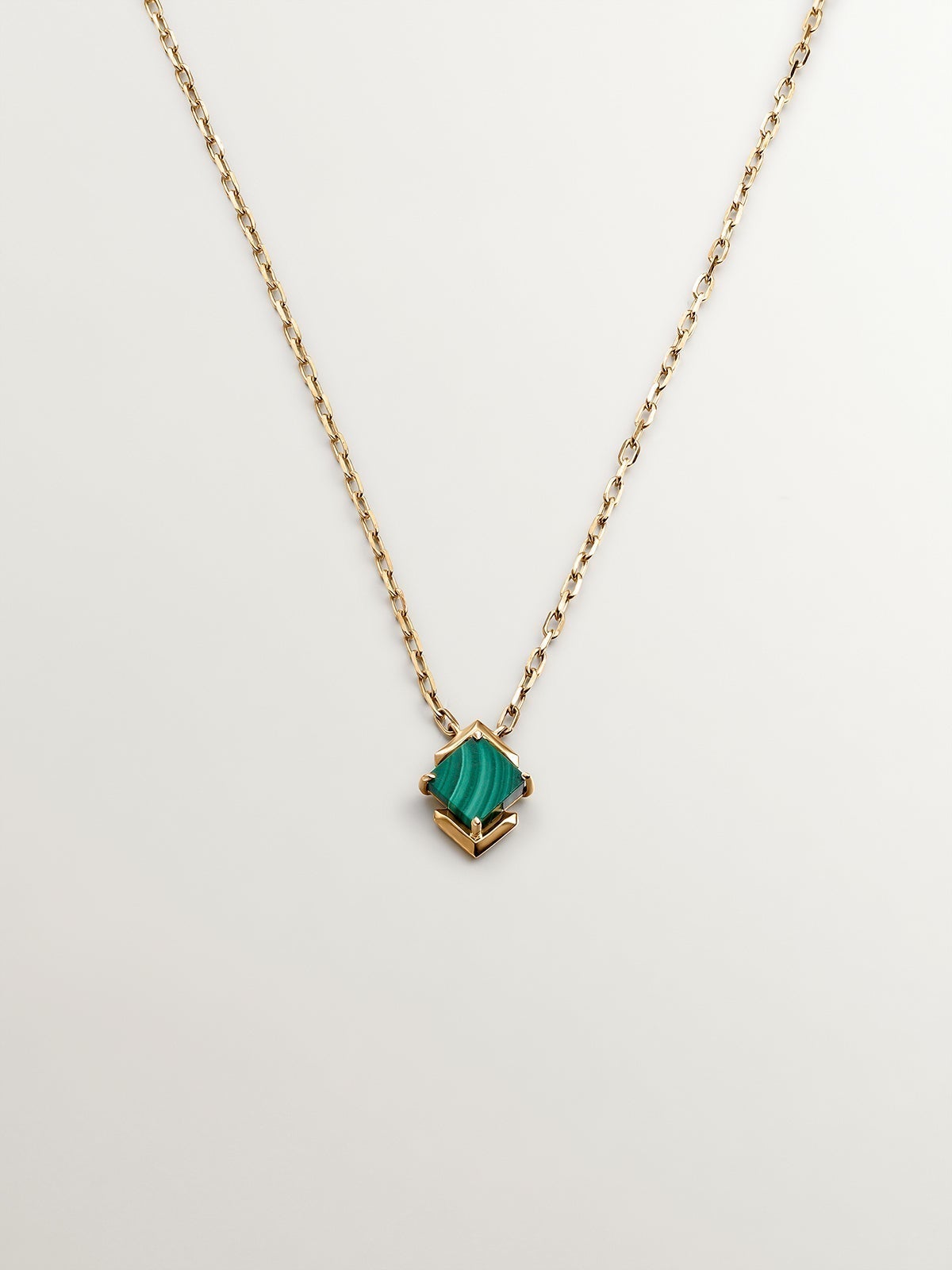 9K yellow gold pendant with green malachite