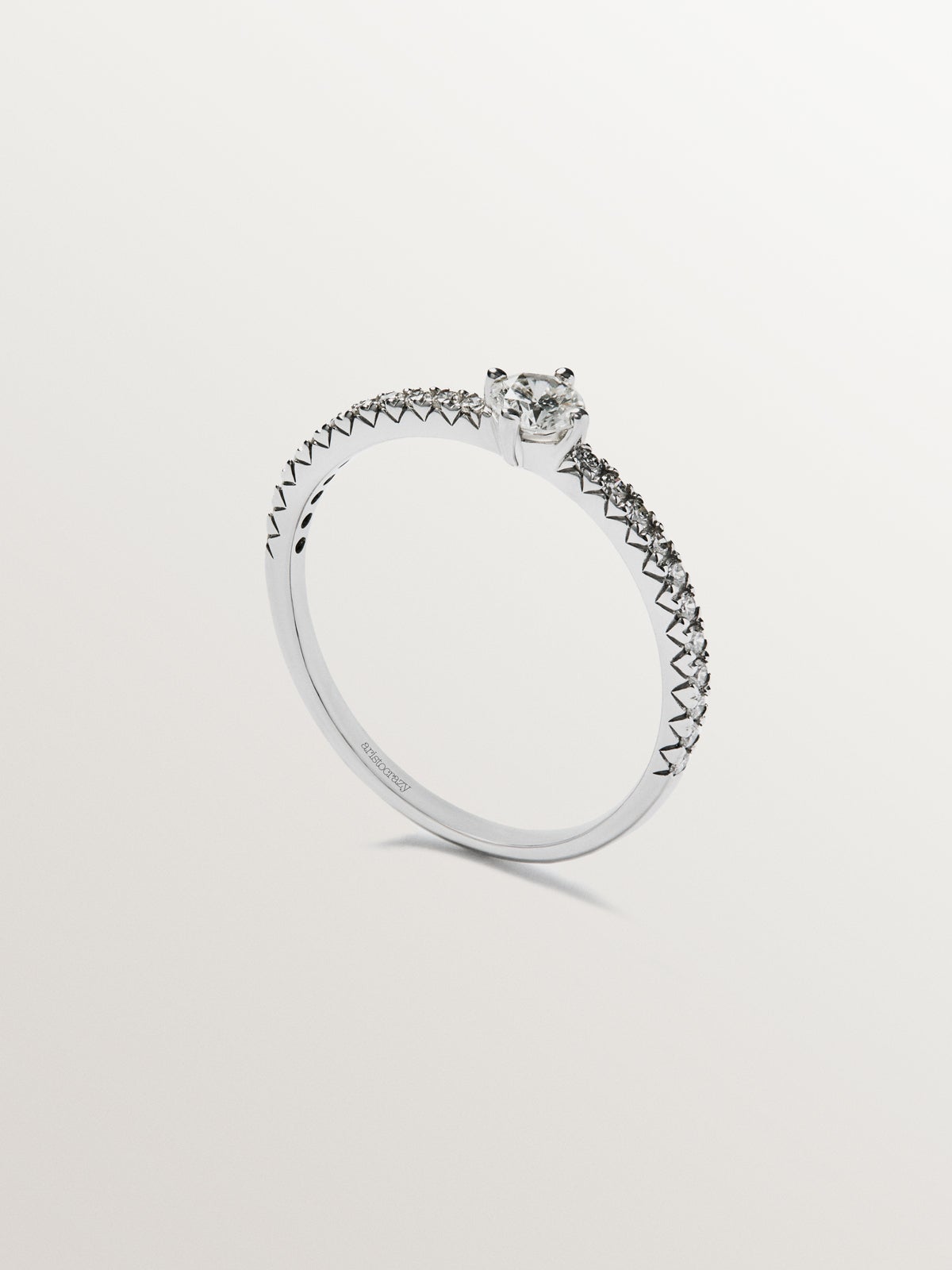 18K white gold ring with diamond arm and central diamond 0.23 cts