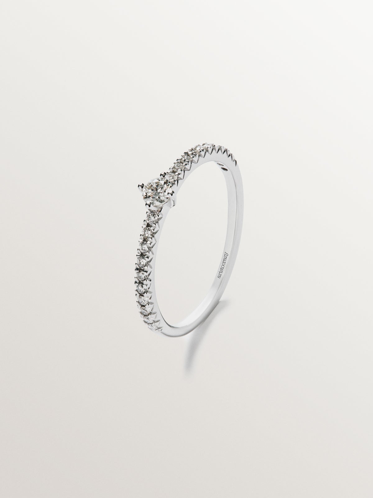 18K white gold ring with diamonds