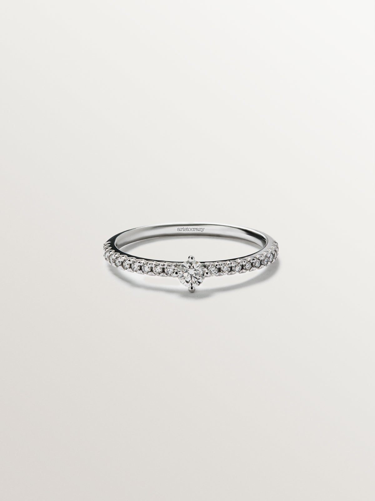 18K white gold ring with diamonds